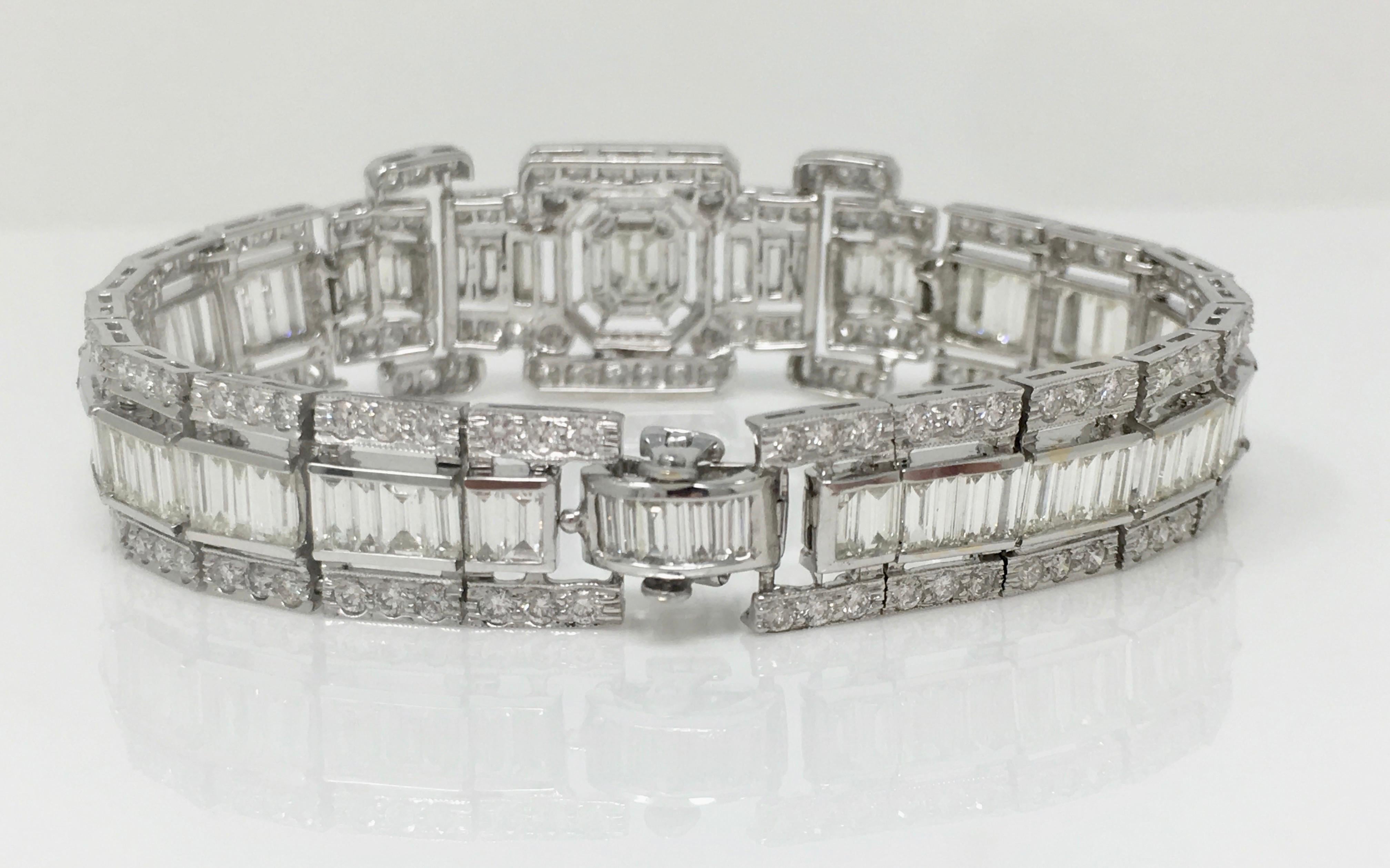 14.80 Carat Emerald Cut, Baguettes and Round Brilliant Cut Diamond Bracelet In New Condition For Sale In New York, NY