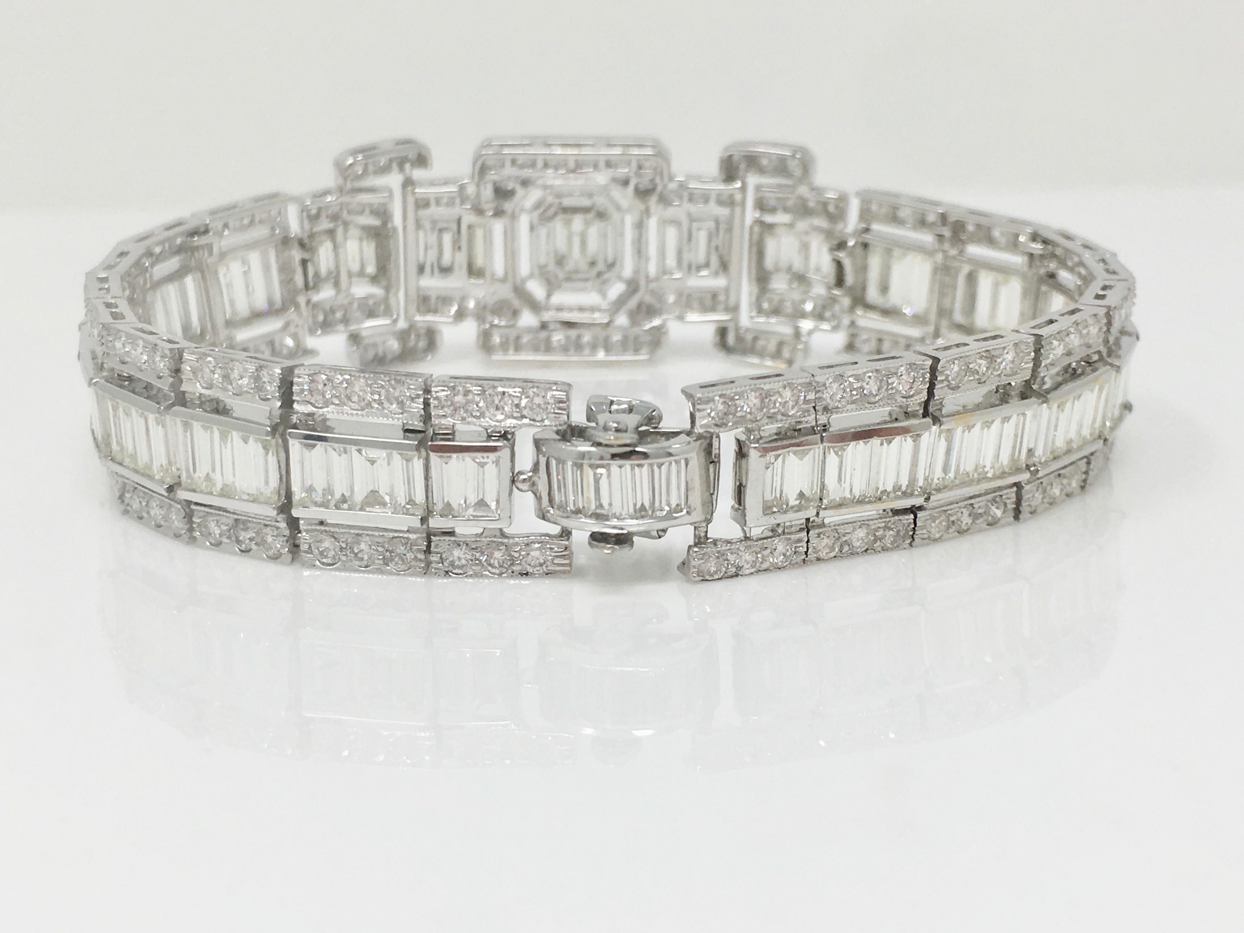 Women's or Men's 14.80 Carat Emerald Cut, Baguettes and Round Brilliant Cut Diamond Bracelet For Sale