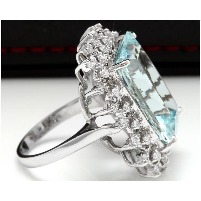 Emerald Cut 14.80 Carat Natural Aquamarine and Diamond 14 Karat Solid White Gold Ring For Sale