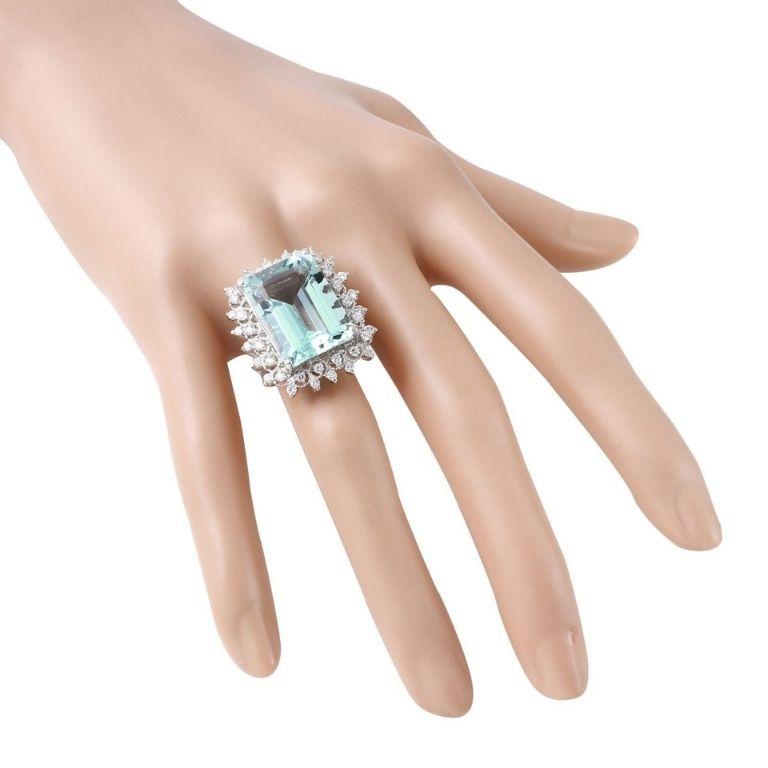 Women's 14.80 Carat Natural Aquamarine and Diamond 14 Karat Solid White Gold Ring For Sale