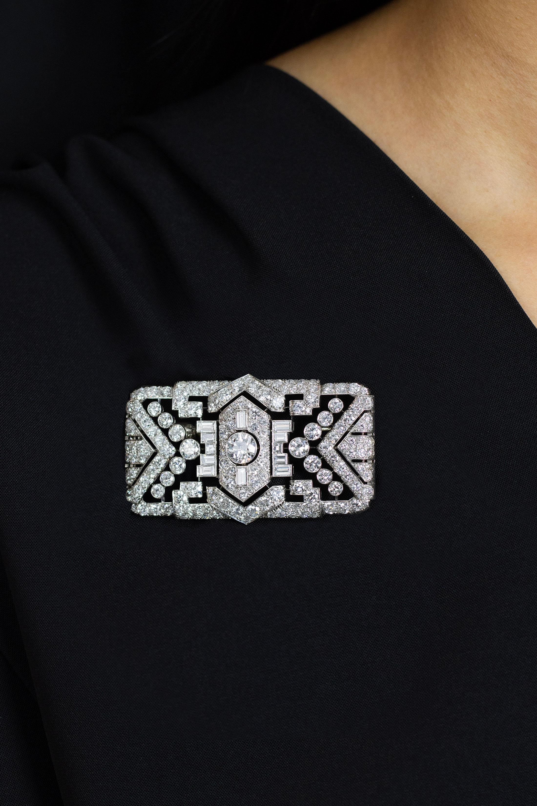 Women's 14.80 Carats Total Art Deco Diamond Platinum Panel Brooch For Sale