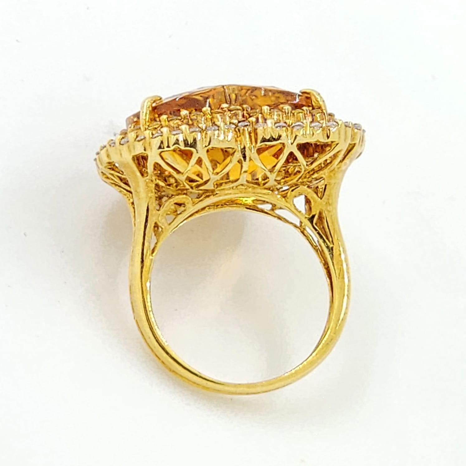 Vintage 14.81 Ct Citrine Heart Cut Diamond Cocktail Ring in 18 Karat Yellow Gold In New Condition For Sale In Hong Kong, HK