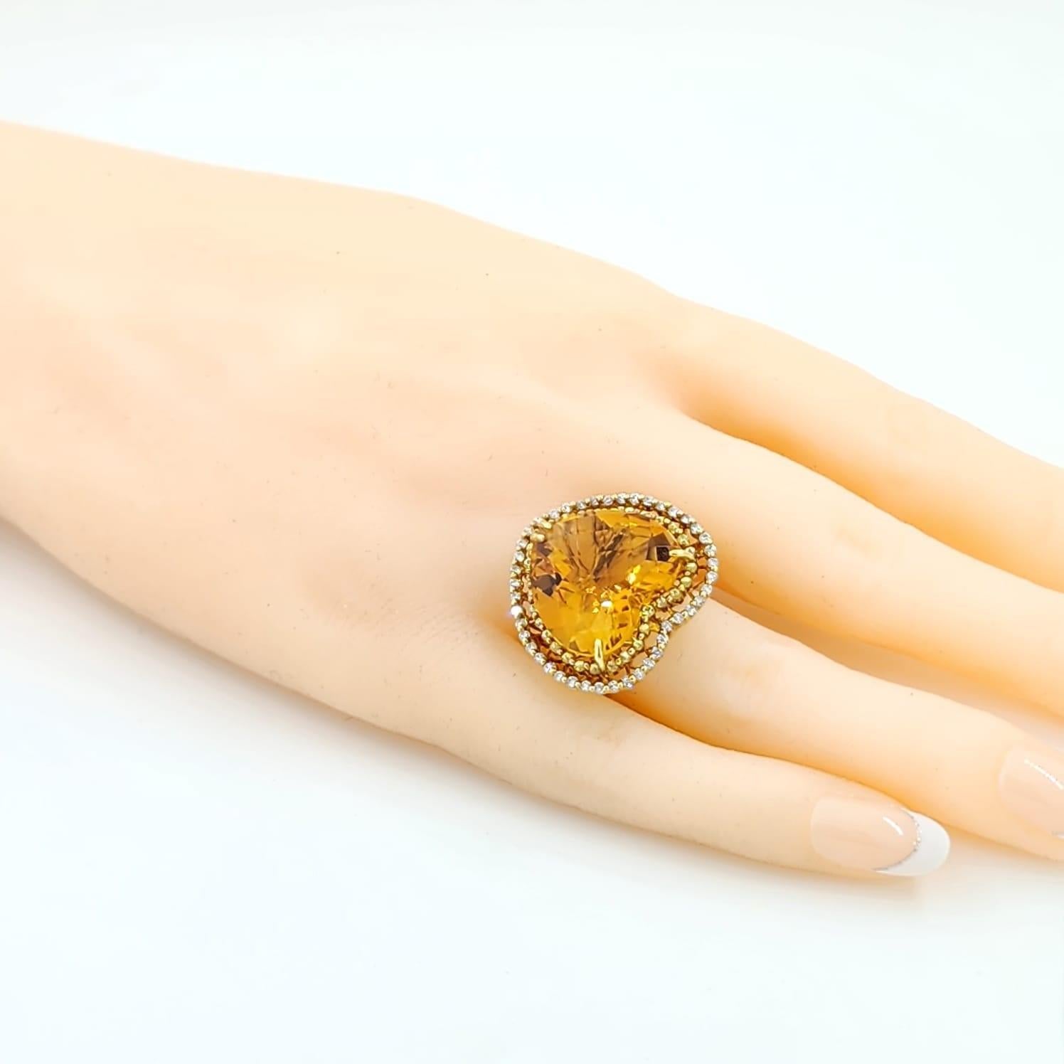 Women's 14.81 Carat Citrine Heart Cut Diamond Cocktail Ring in 18 Karat Yellow Gold For Sale