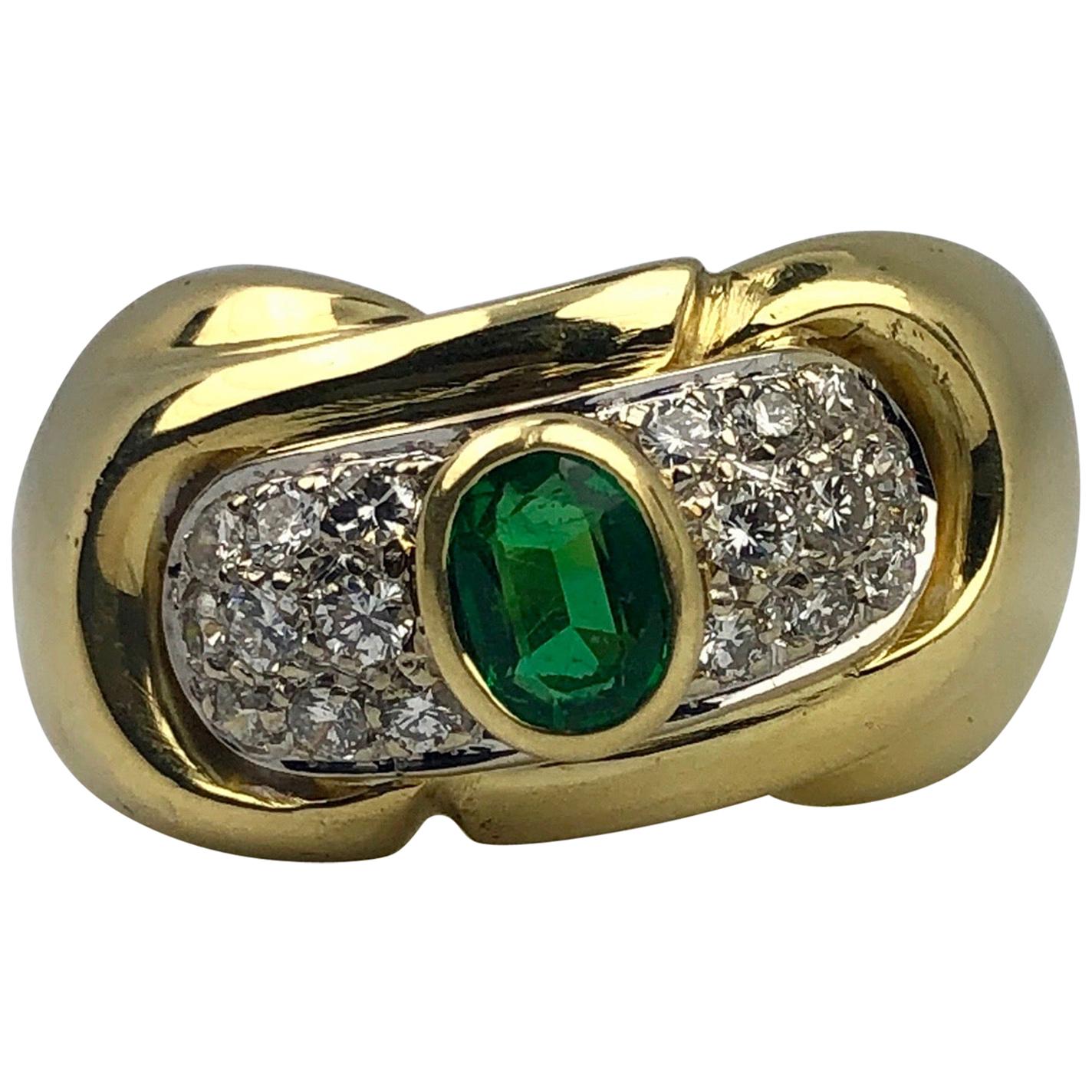 1481AL Italian 18 Karat Gold Oval Green Emerald with Round White Diamond Ring