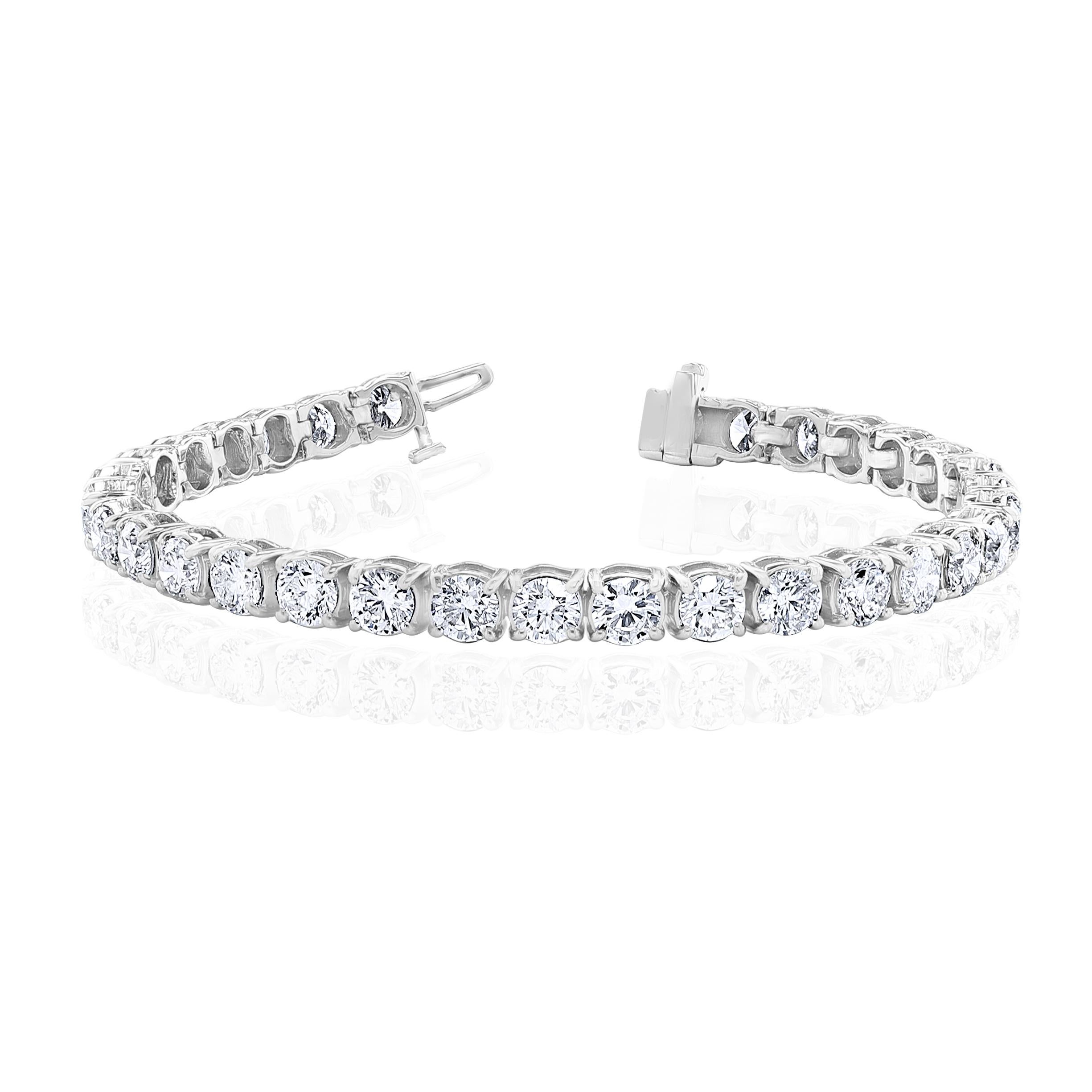 29 Diamants ronds brillants pesant 15.01 Carats et sertis en or blanc 14 carats.

Les diamants sont de couleur H-I et de pureté SI.

Mesure 6.75 pouces.