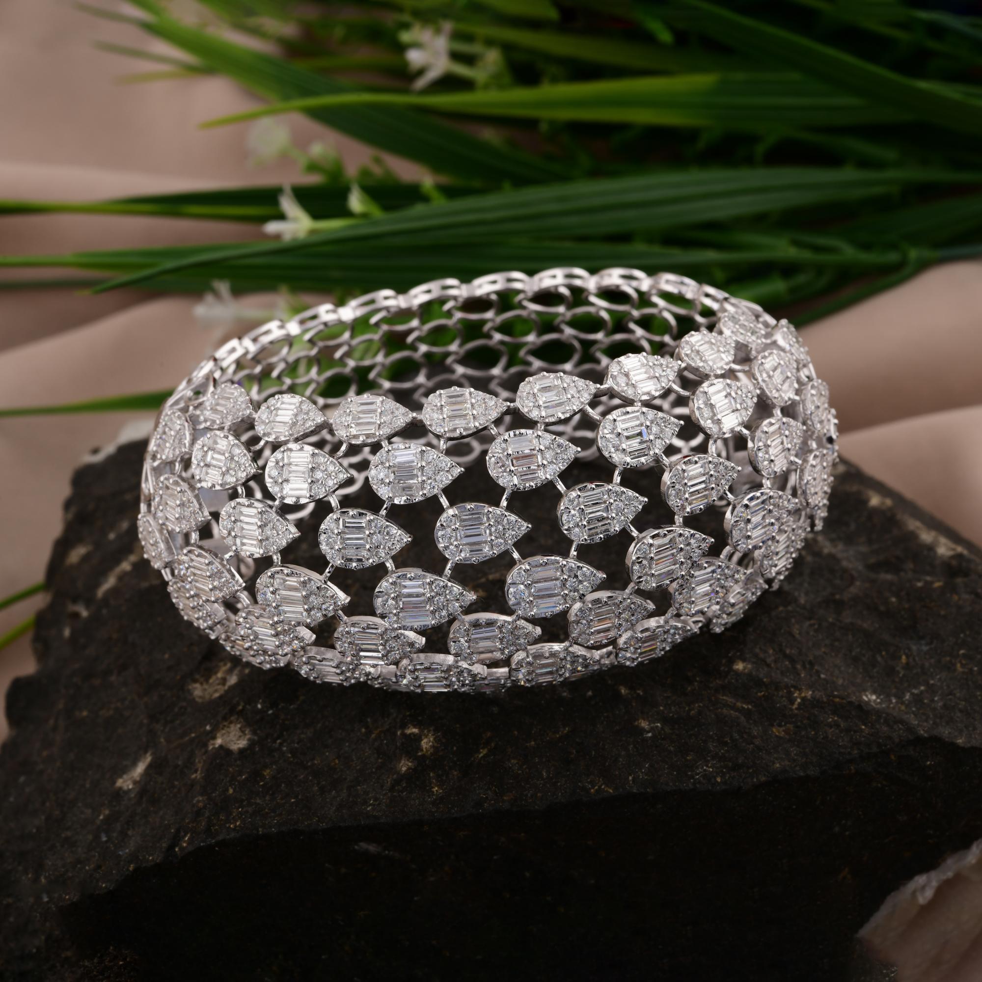 Round Cut 14.85 Carat SI/H Round Brilliant Cut Diamond Bangle Bracelet 14 Karat White Gold For Sale