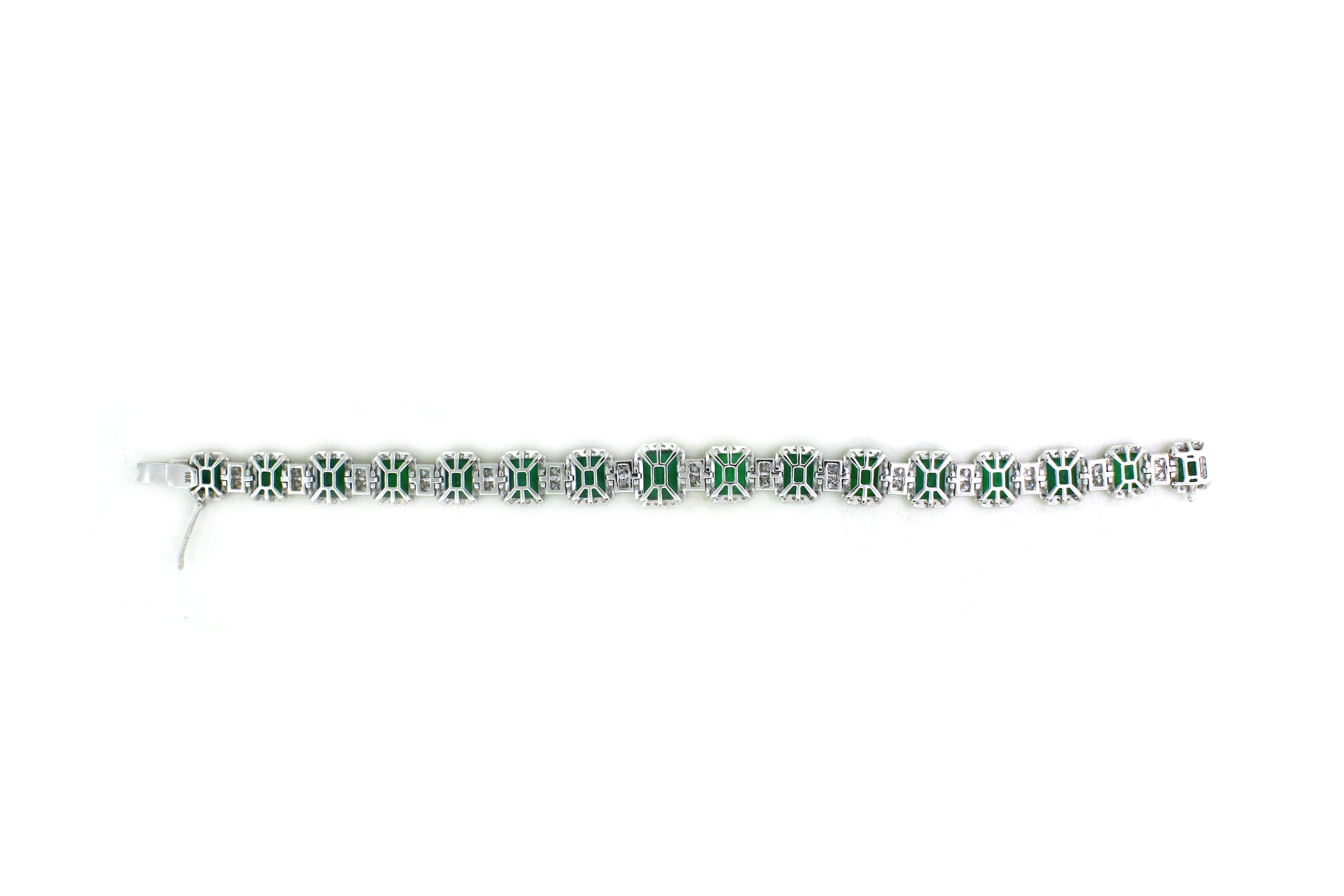 Modern 14.85 carats Emerald bracelet 