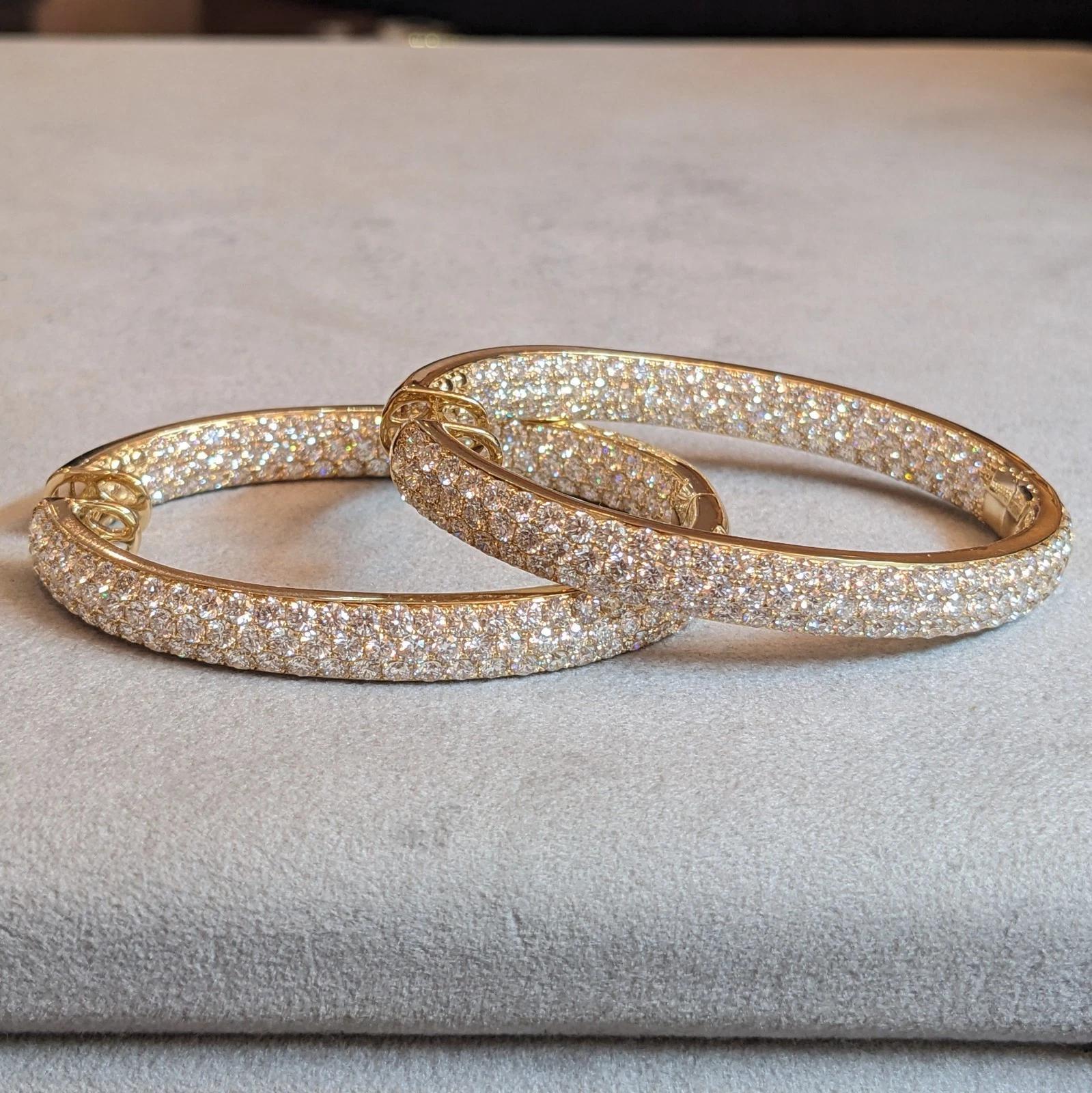 Orecchini a cerchio con diamanti ovali e pave Inside Out da 14,85 carati in oro giallo 18 carati in vendita 2