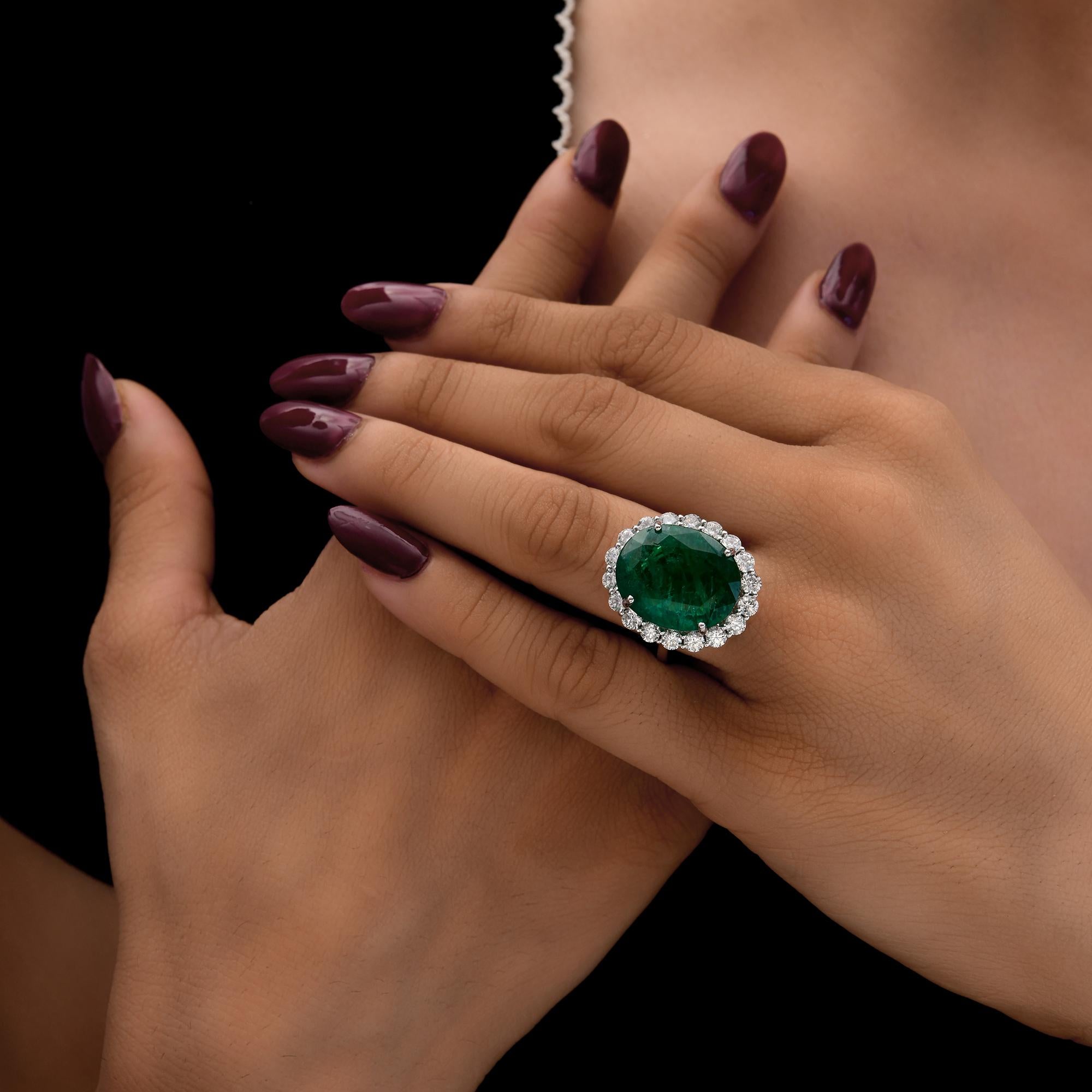 14,88 Karat Smaragd 1,79 Karat SI/H Diamant Cocktail Ring 18 Karat Weißgold im Zustand „Neu“ im Angebot in Diera, AE