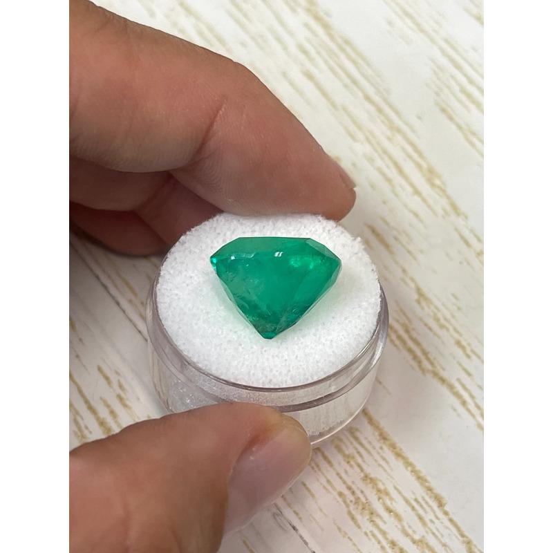 Women's 14.88 Carat Natural Cushion Colombian Emerald - 16x13mm Loose Gemstone Cut For Sale
