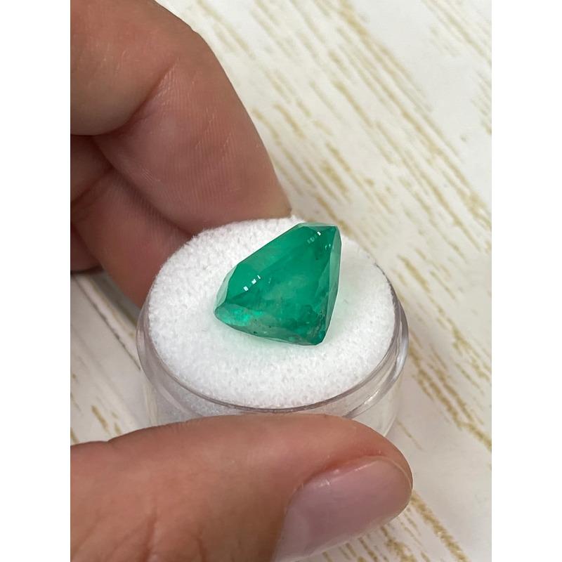 14.88 Carat Natural Cushion Colombian Emerald - 16x13mm Loose Gemstone Cut In New Condition For Sale In Jupiter, FL