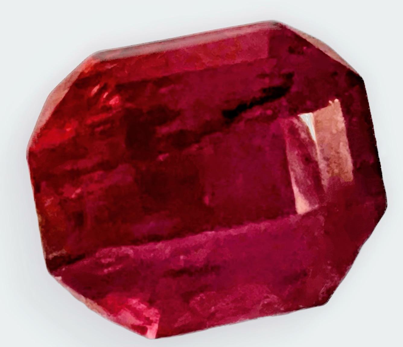 Contemporain NO RESERVE 14,88 carats tourmaline rubellite rouge intense taille coussin  en vente