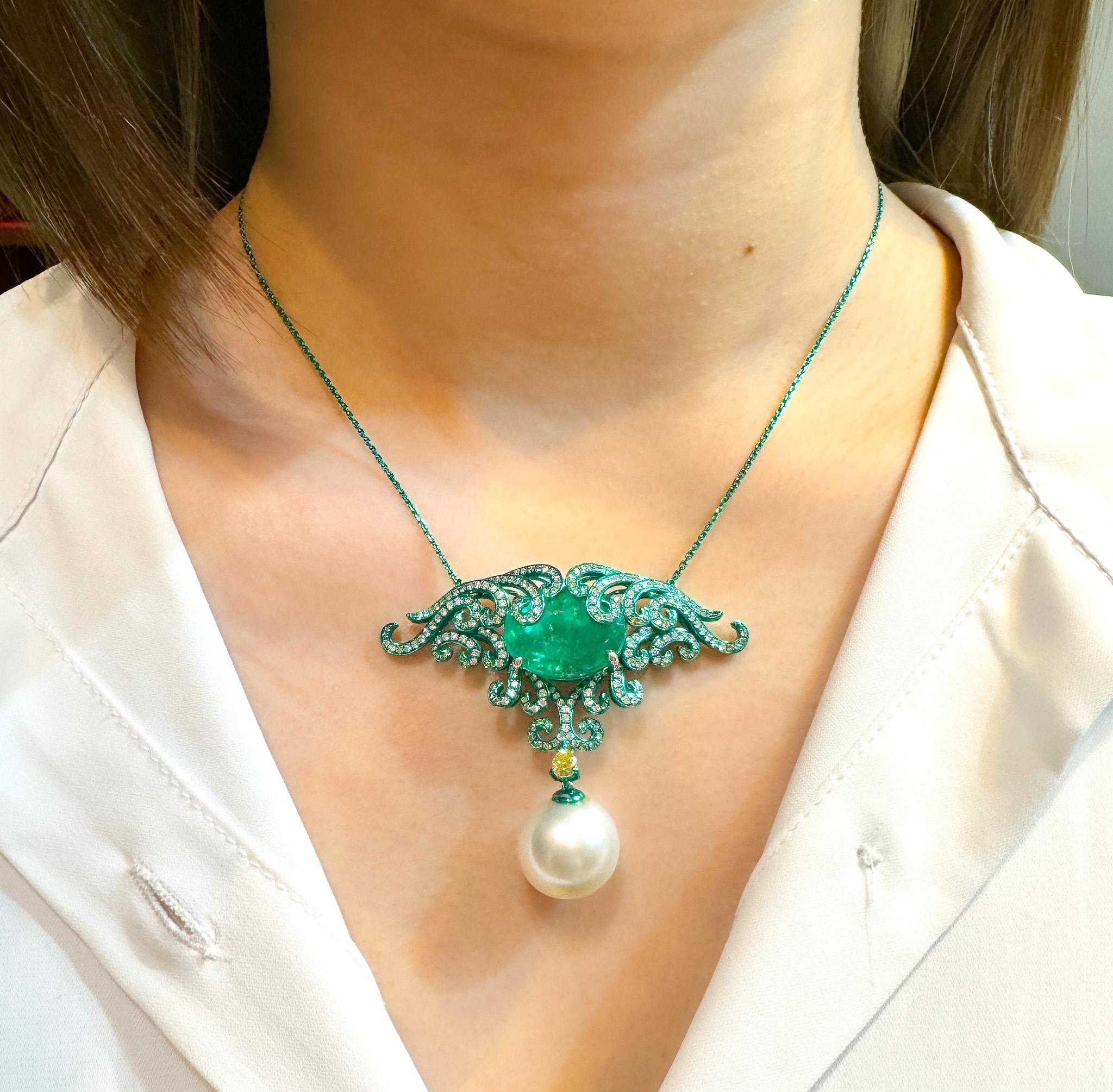 Women's 14.89 Carat Minor Oil Colombian Emerald & Green Gold Enamel Art Nouveau Necklace For Sale