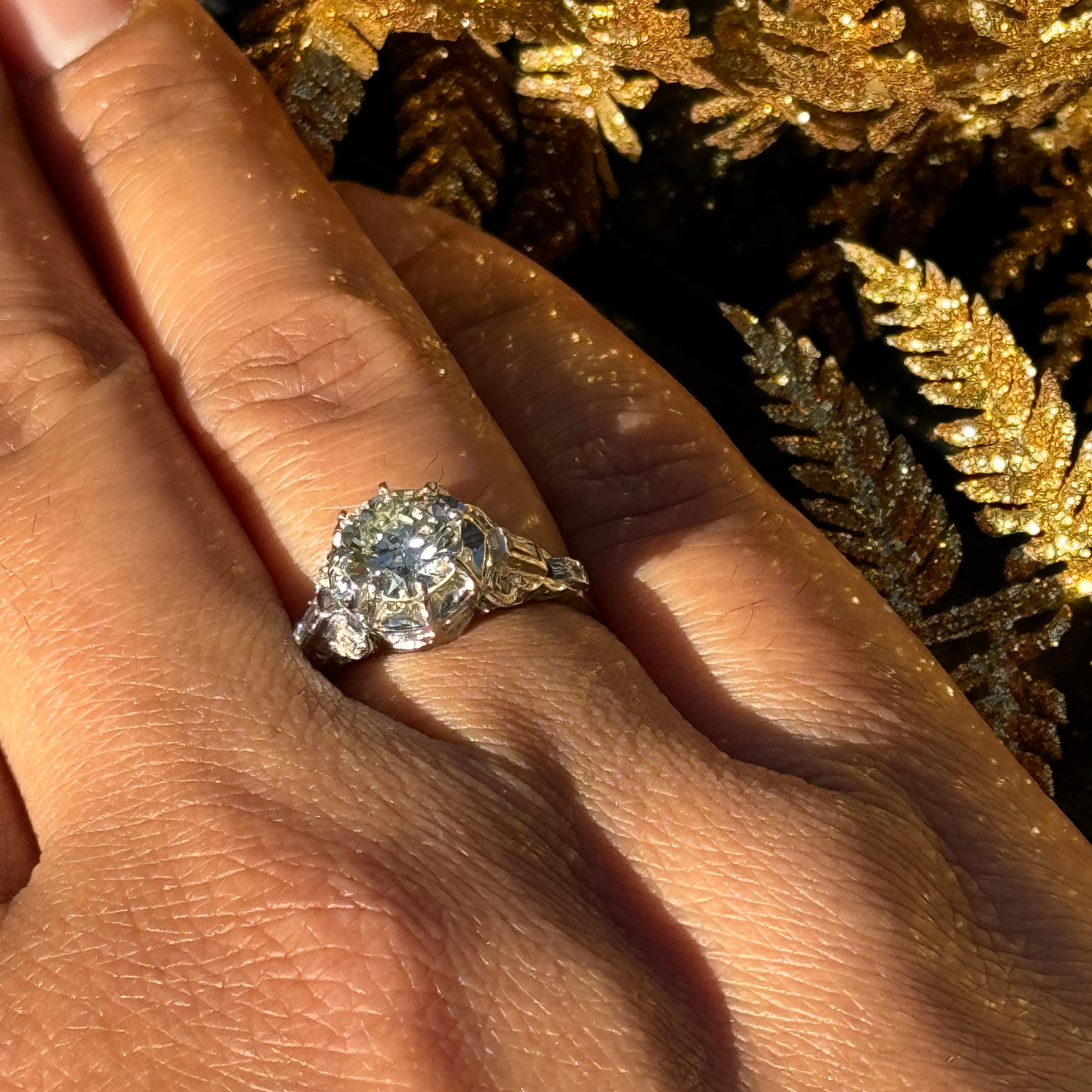 Women's or Men's 1.48ct Old Cut Diamond and Platinum Art Deco Vintage Engagement Ring For Sale