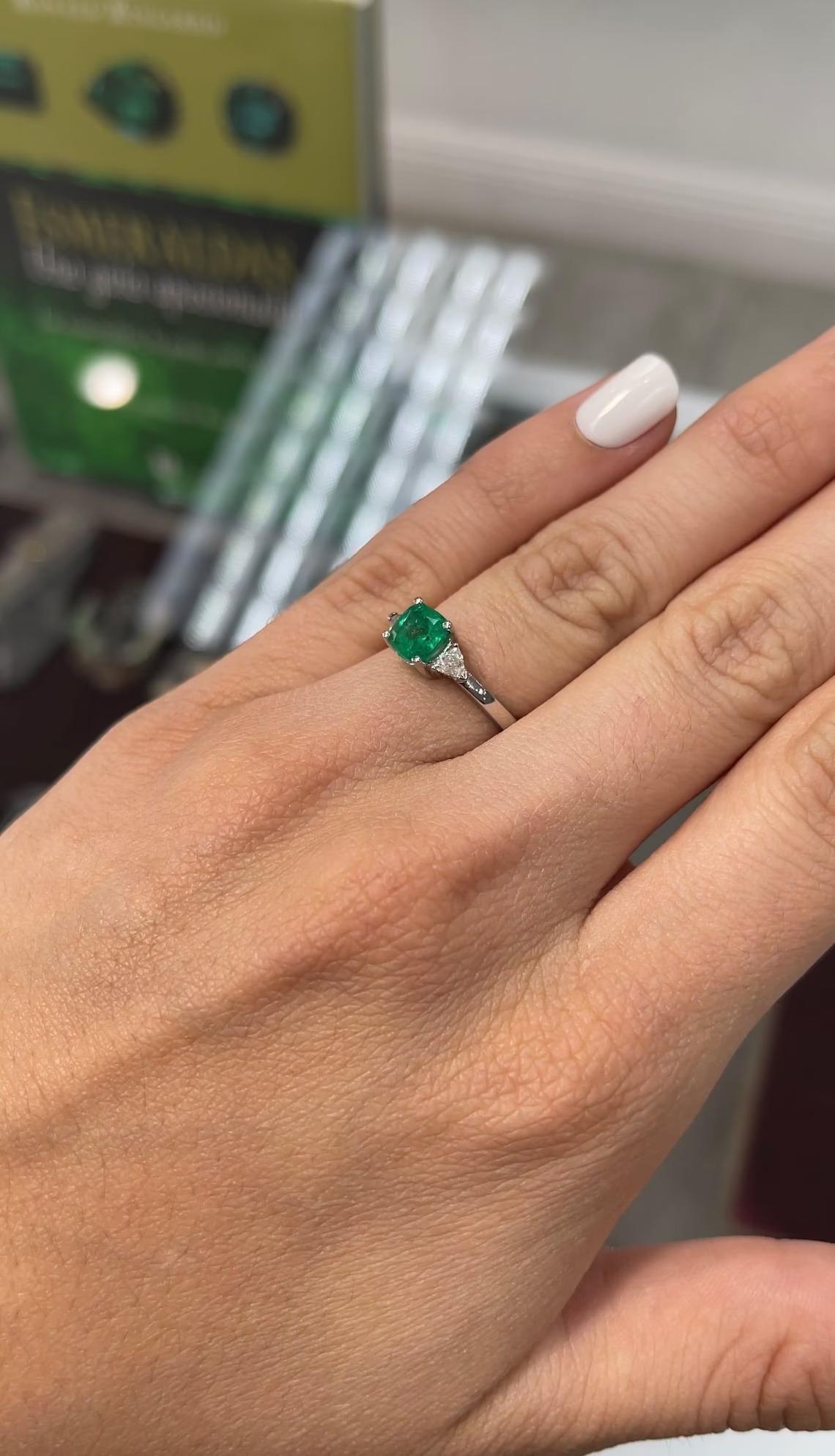 1.48tcw 18K Three Stone Colombian Emerald-Cushion Cut & Diamond Trillion Ring In New Condition For Sale In Jupiter, FL
