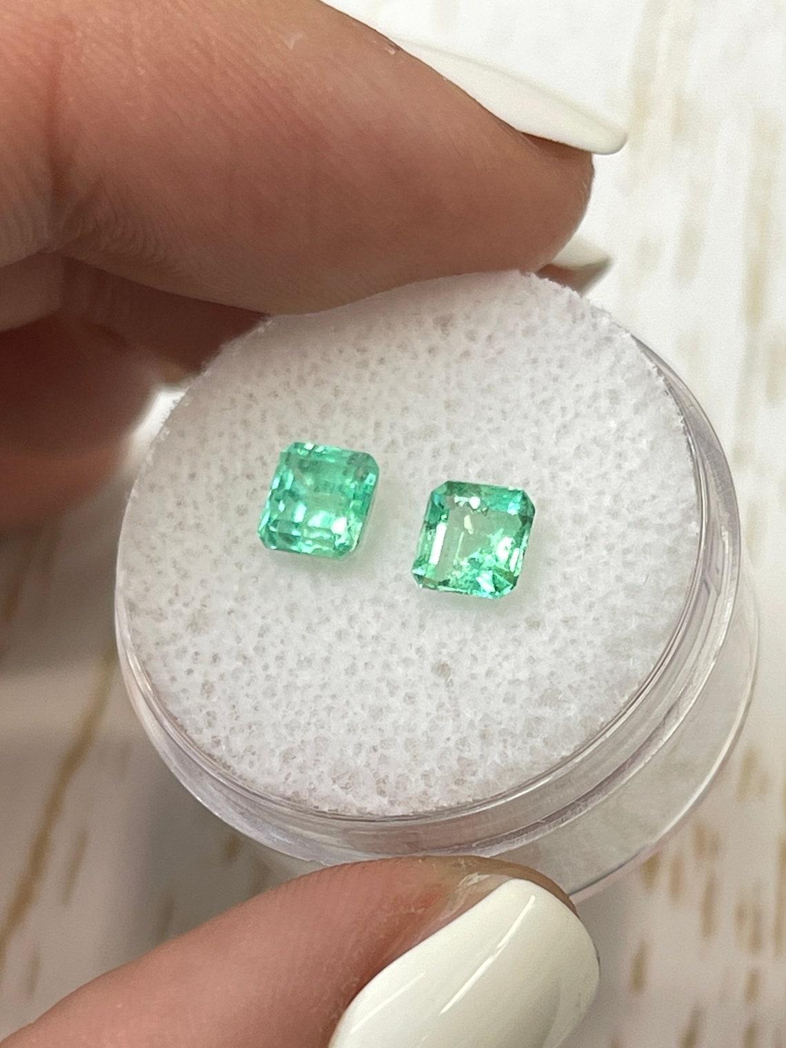Moderne Émeraudes de Colombie vertes vibrantes assorties de 1,48 cw 5x5, véritable taille Asscher en vente