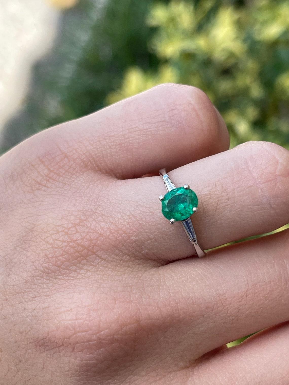 1.48tcw Oval Colombian Emerald & Tapered Baguette Diamond Platinum Ring In New Condition For Sale In Jupiter, FL