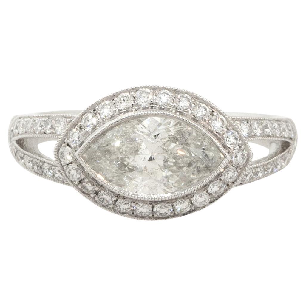 1,49 Carati Taglio Marquise Halo Engagement Platino in Stock in vendita