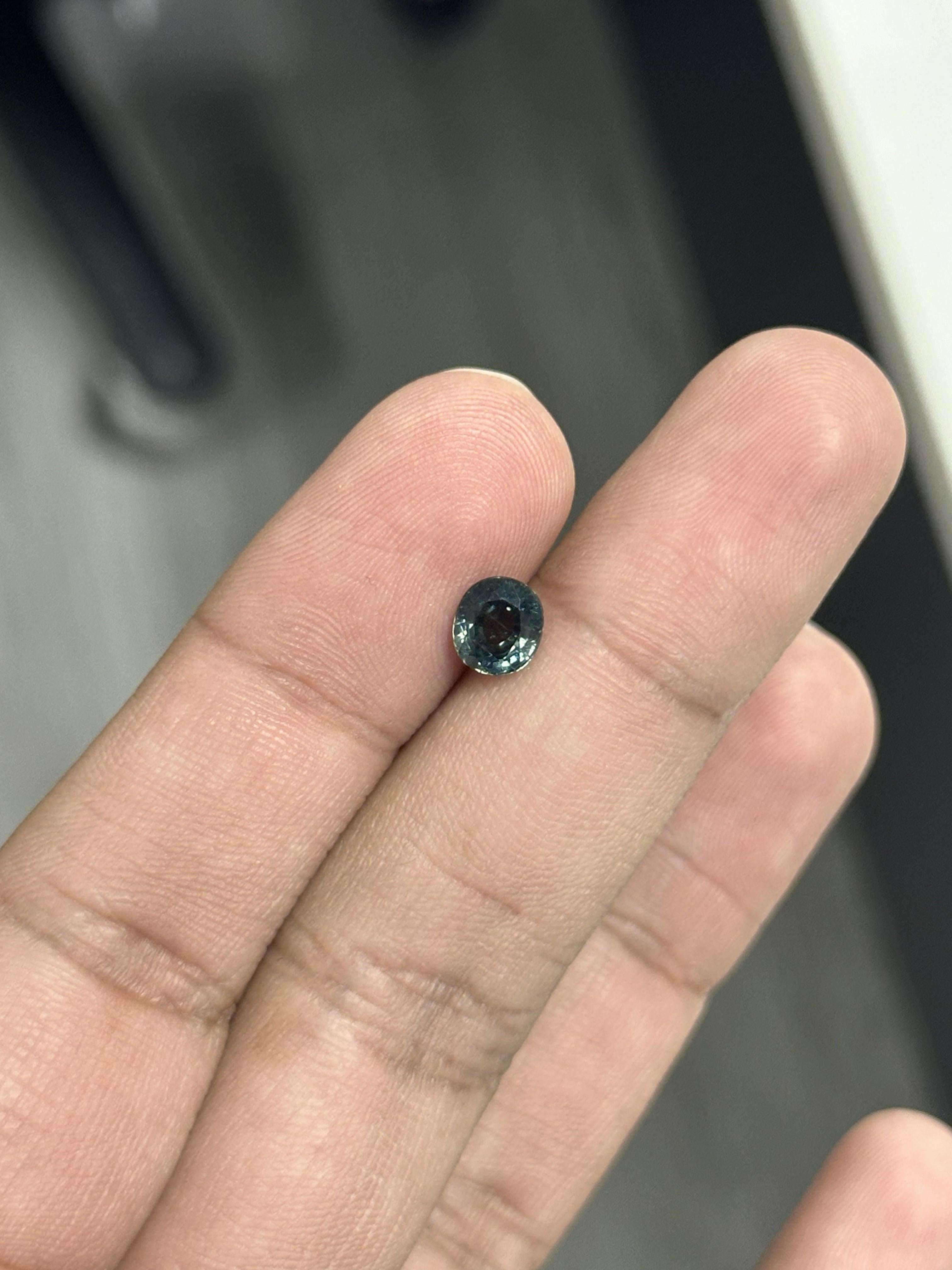 da uomo o donna 1.49 Carat Oval Shaped Teal Sapphire in vendita