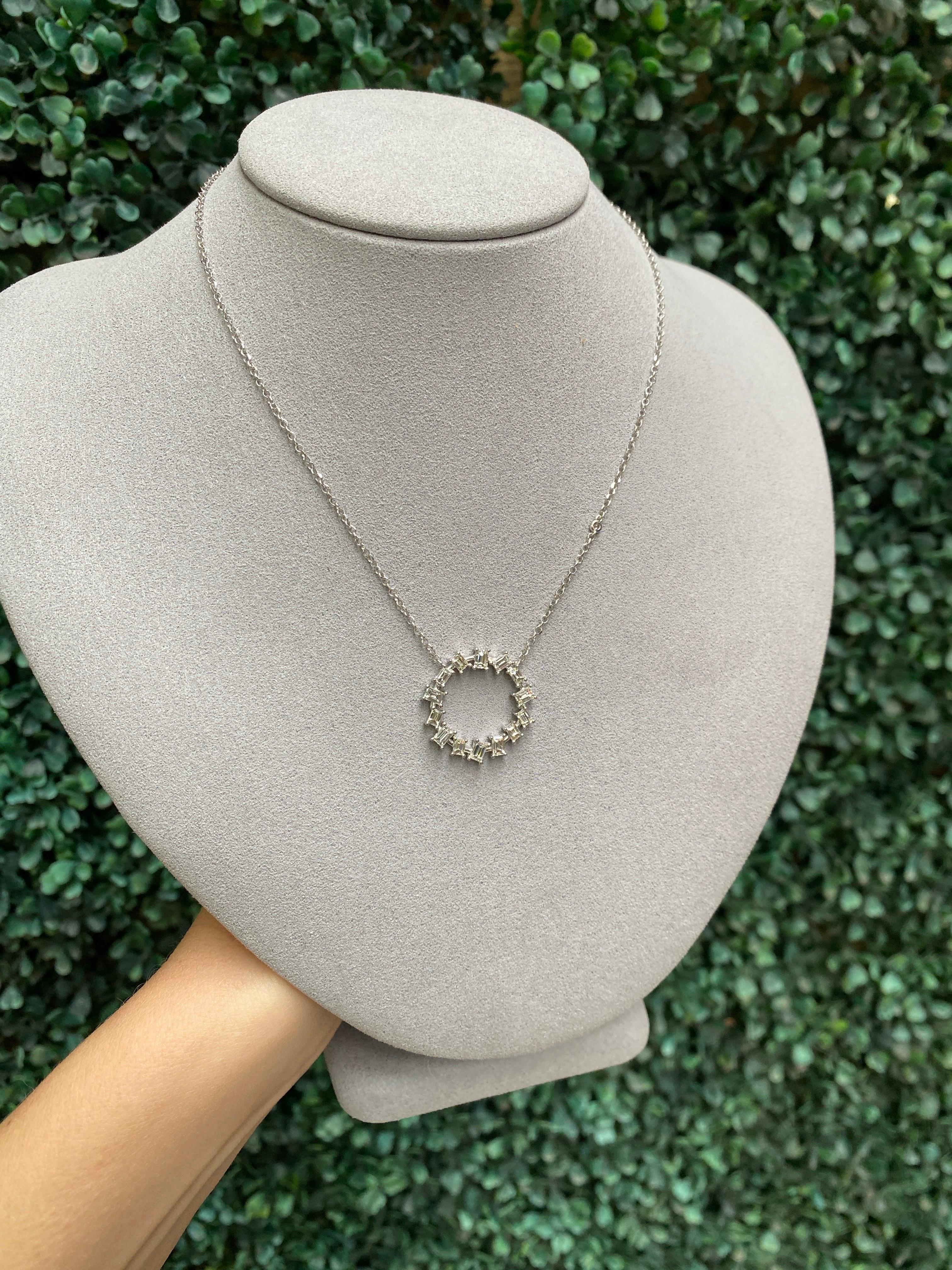 1,49 Karat Gesamtgewicht Baguette-Diamant-Halskette mit rundem Anhänger 10