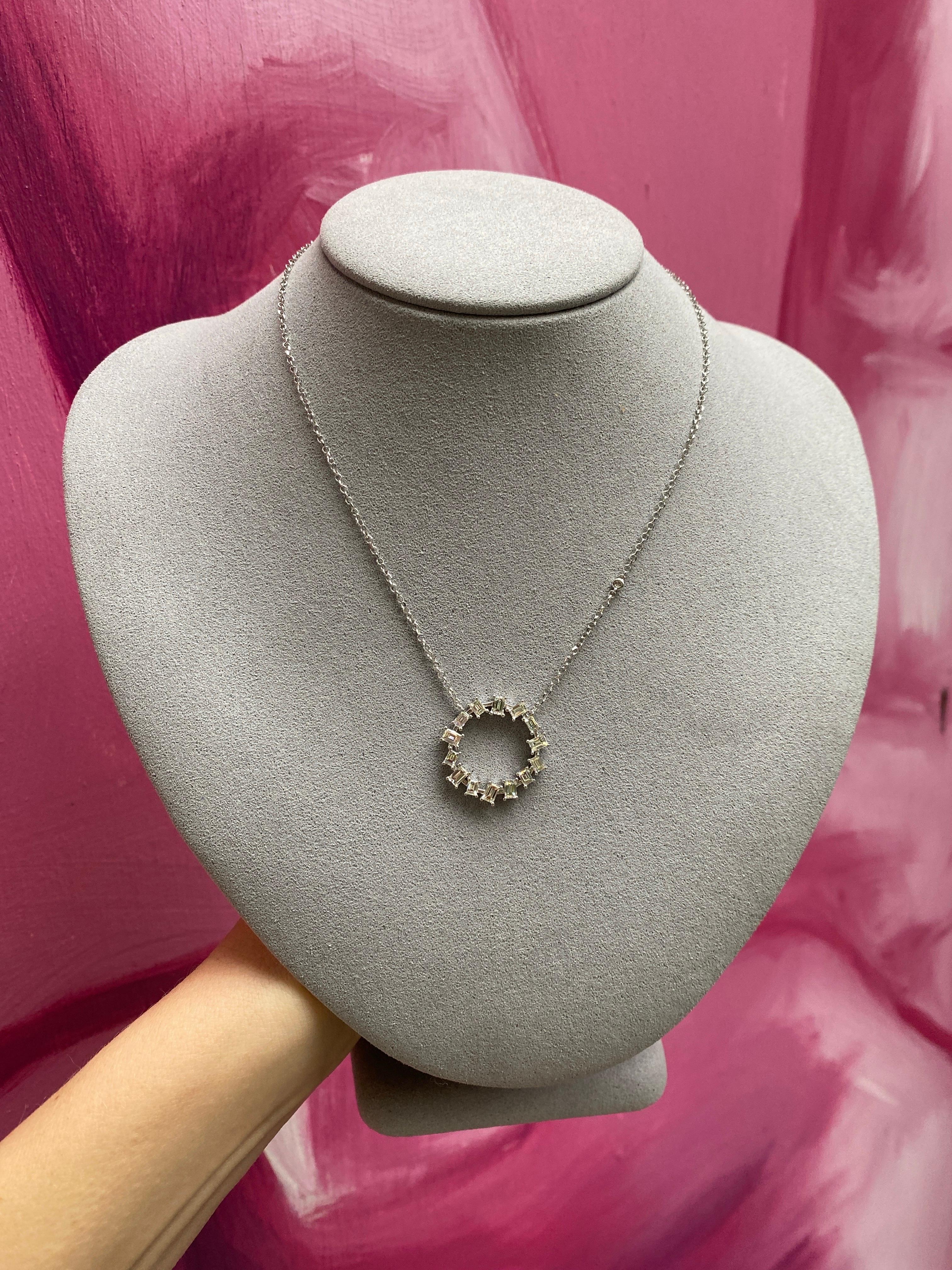 1,49 Karat Gesamtgewicht Baguette-Diamant-Halskette mit rundem Anhänger (Baguetteschliff)