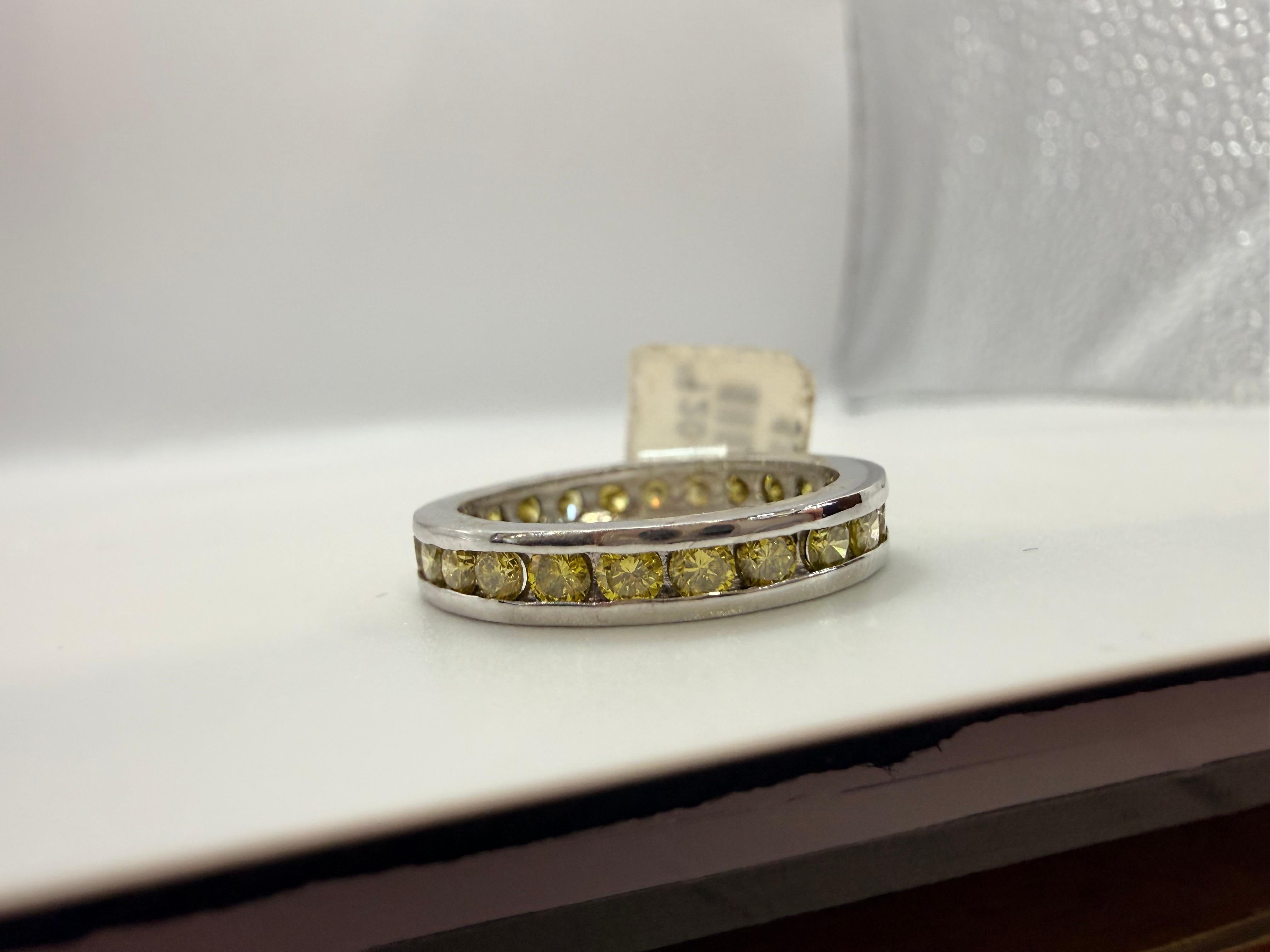 Anello con diamante giallo Fancy da 1,49 carati, misura 6,5 in oro 14KT In condizioni Nuovo in vendita a Boca Raton, FL