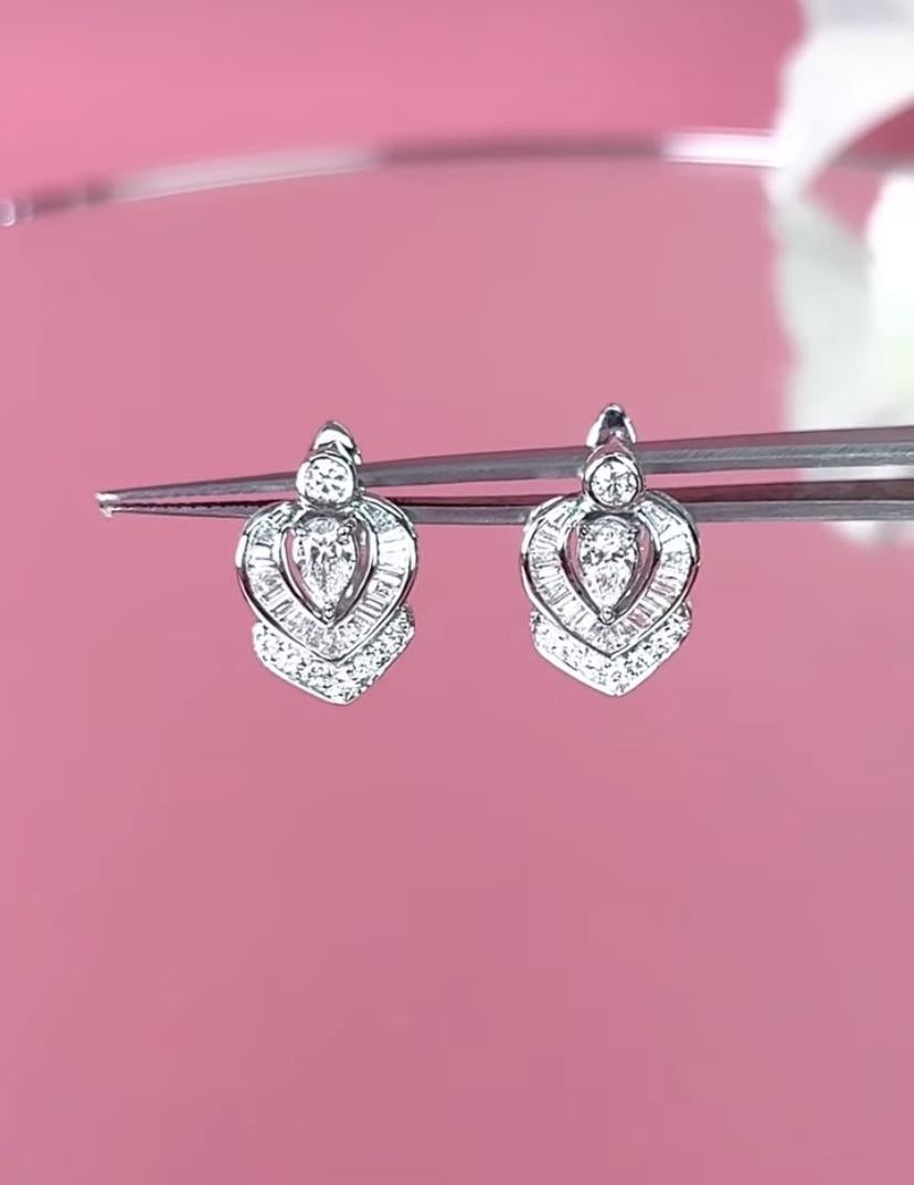 Taille mixte 1.49 Carats Forme mixte  Boucles d'oreilles en or 18K avec diamants en vente