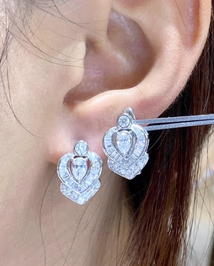 1.49 Carats Forme mixte  Boucles d'oreilles en or 18K avec diamants Pour femmes en vente