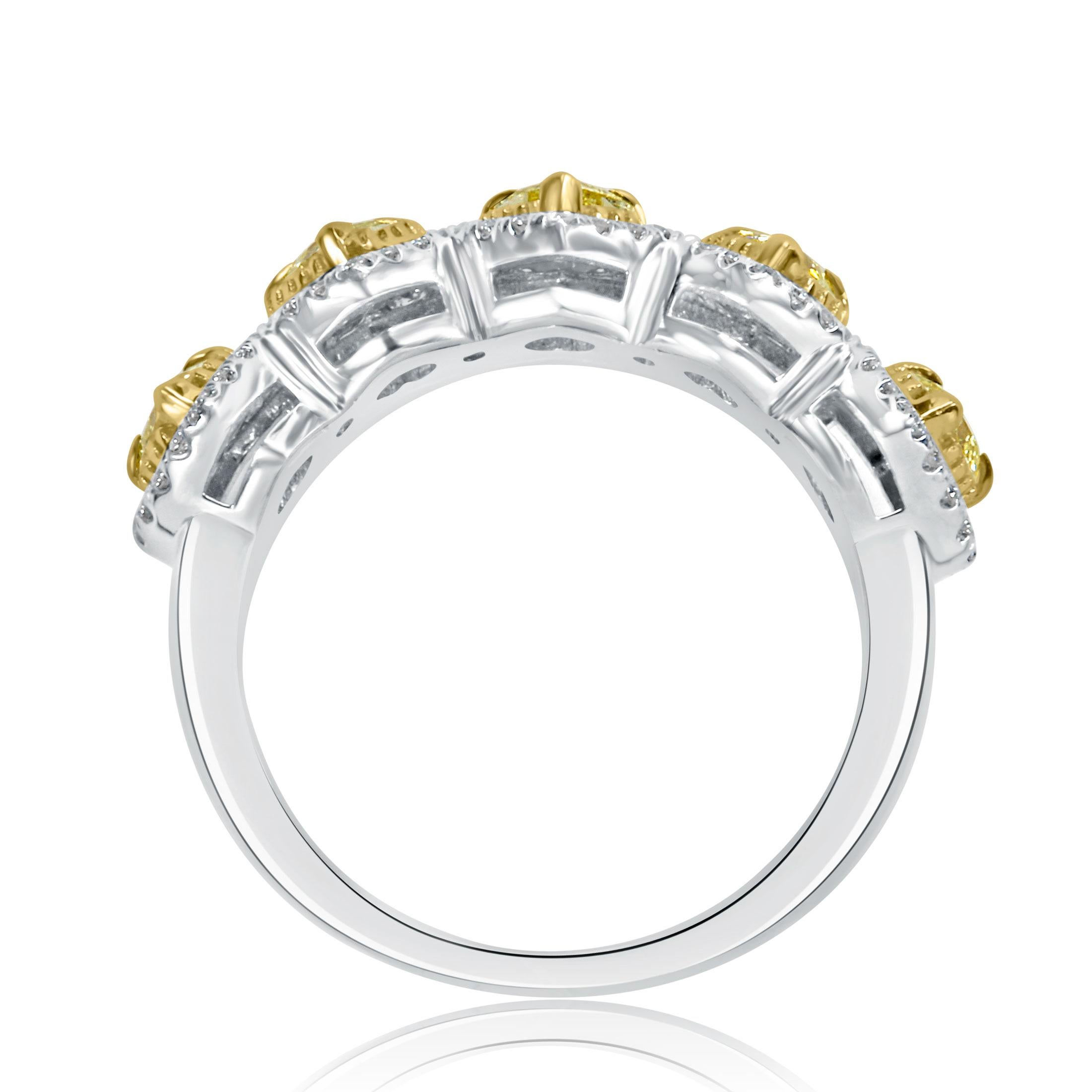 1.49 Karat herzförmiger gelber Diamant-Halo-Ehering 14K Weißgold (Moderne) im Angebot