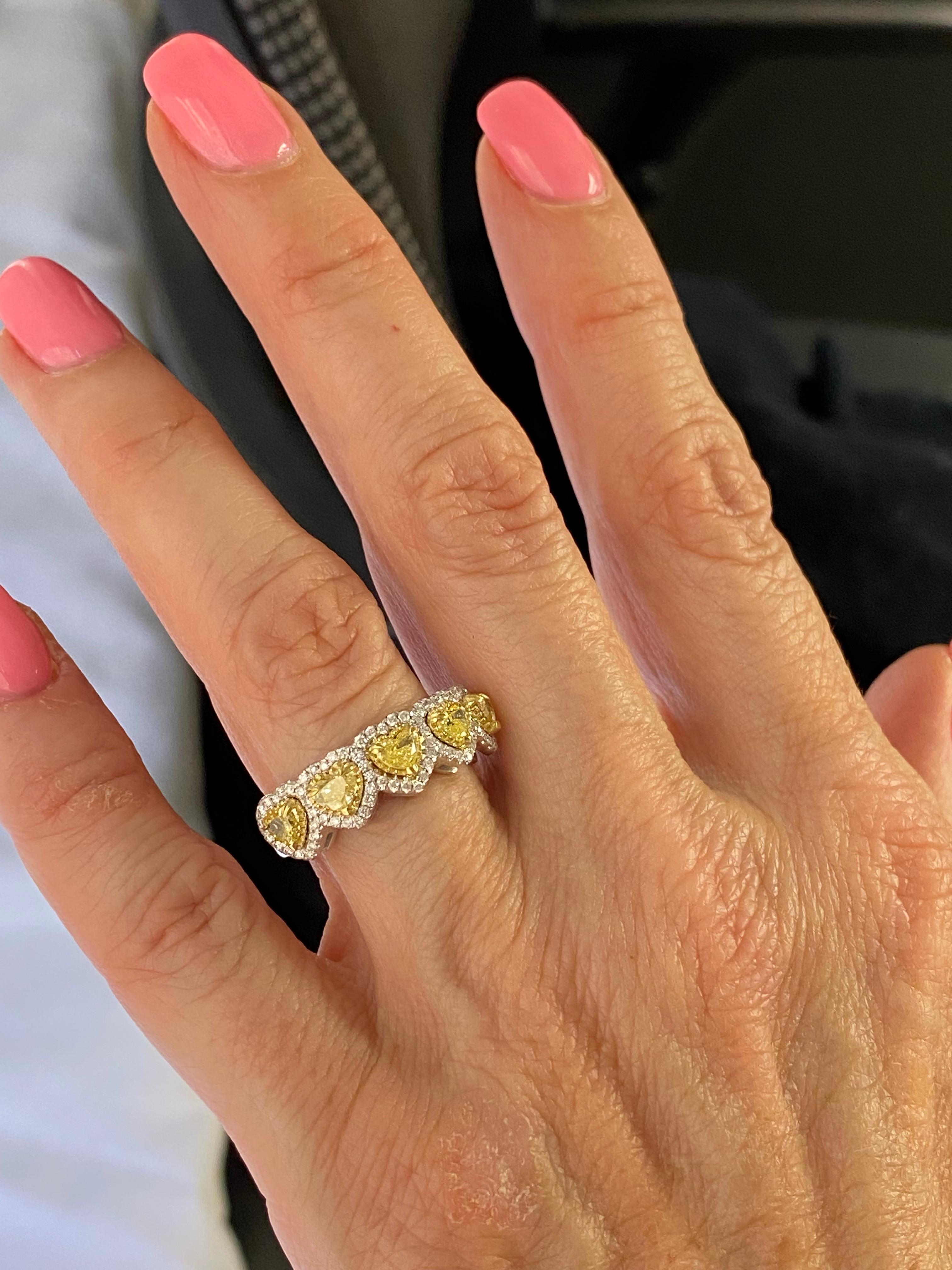 1.49 Karat herzförmiger gelber Diamant-Halo-Ehering 14K Weißgold (Herzschliff) im Angebot