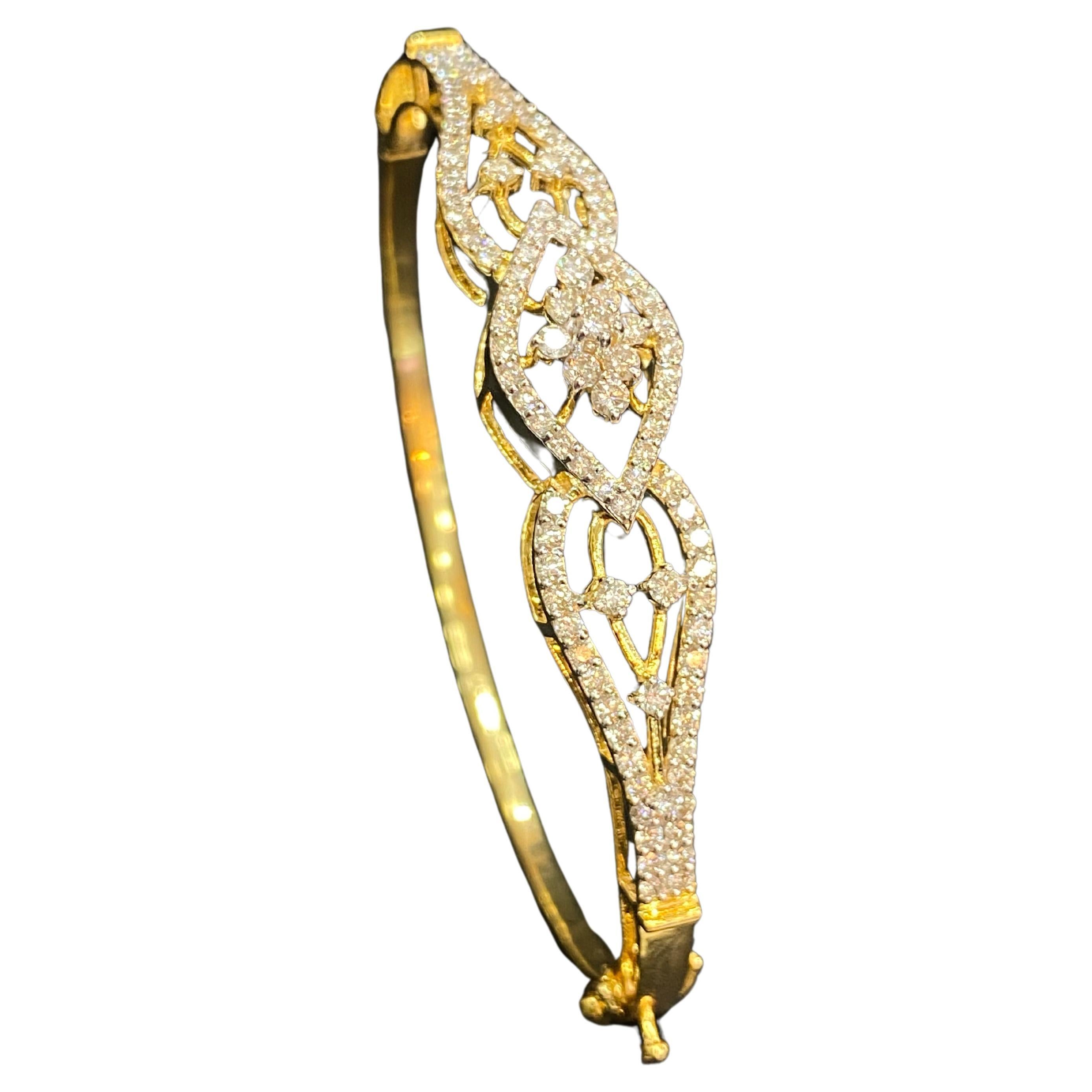 Bracelet à charnières F/VS1 en or jaune 14 carats avec diamants naturels brillants ronds de 1,49 carat