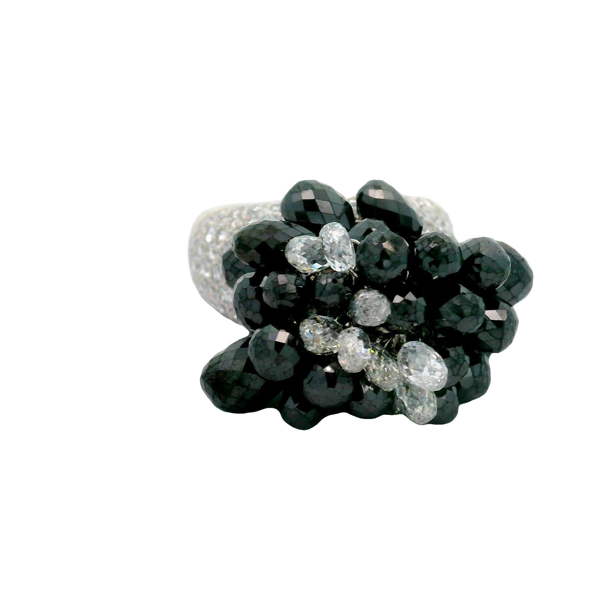 Contemporain Bague à pompon en platine avec diamants briolette de 14,90 carats en vente