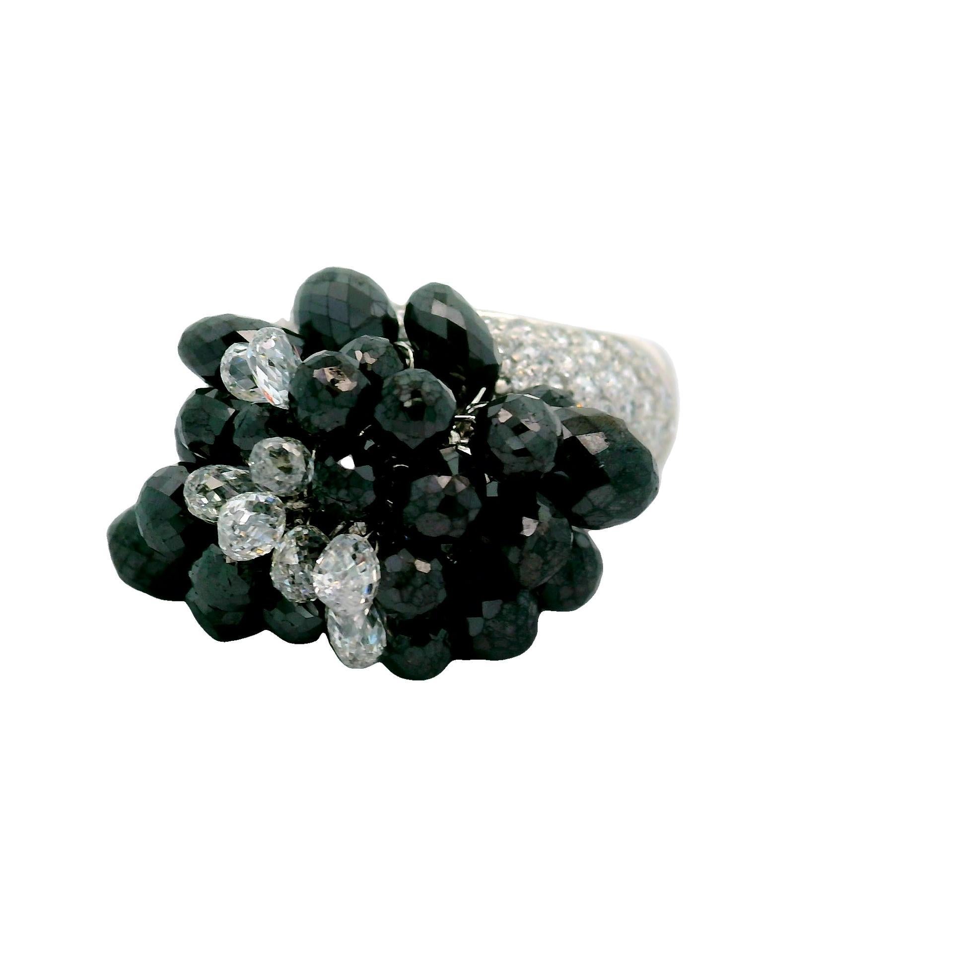 Taille briolette Bague à pompon en platine avec diamants briolette de 14,90 carats en vente