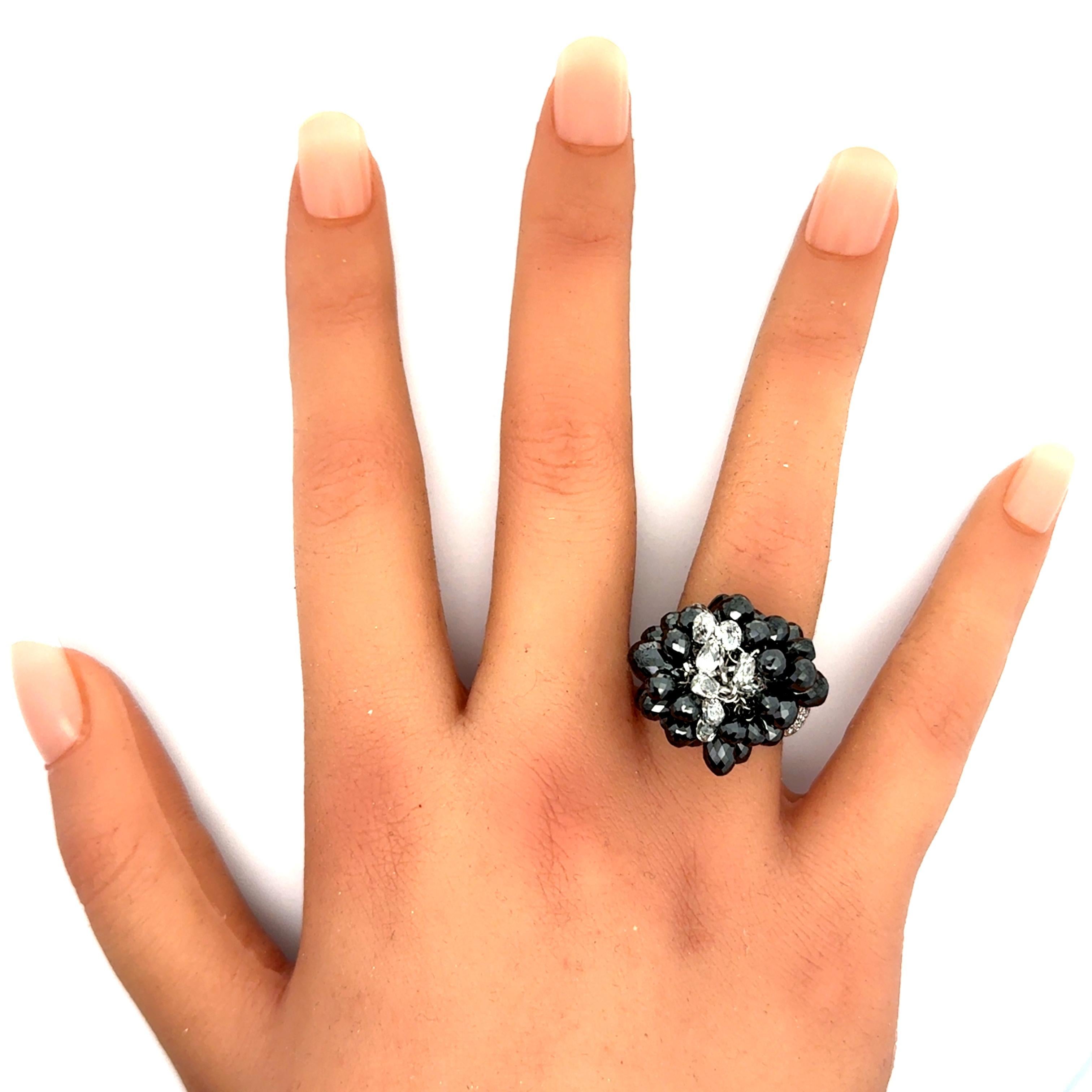 Bague à pompon en platine avec diamants briolette de 14,90 carats en vente 2