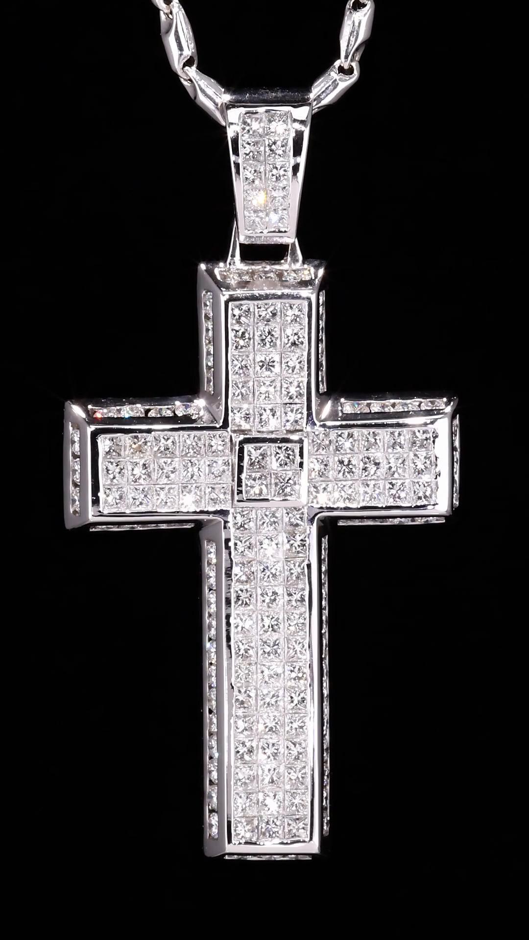 Collier croix en or blanc avec diamant naturel de 14,90 carats Neuf - En vente à New York, NY