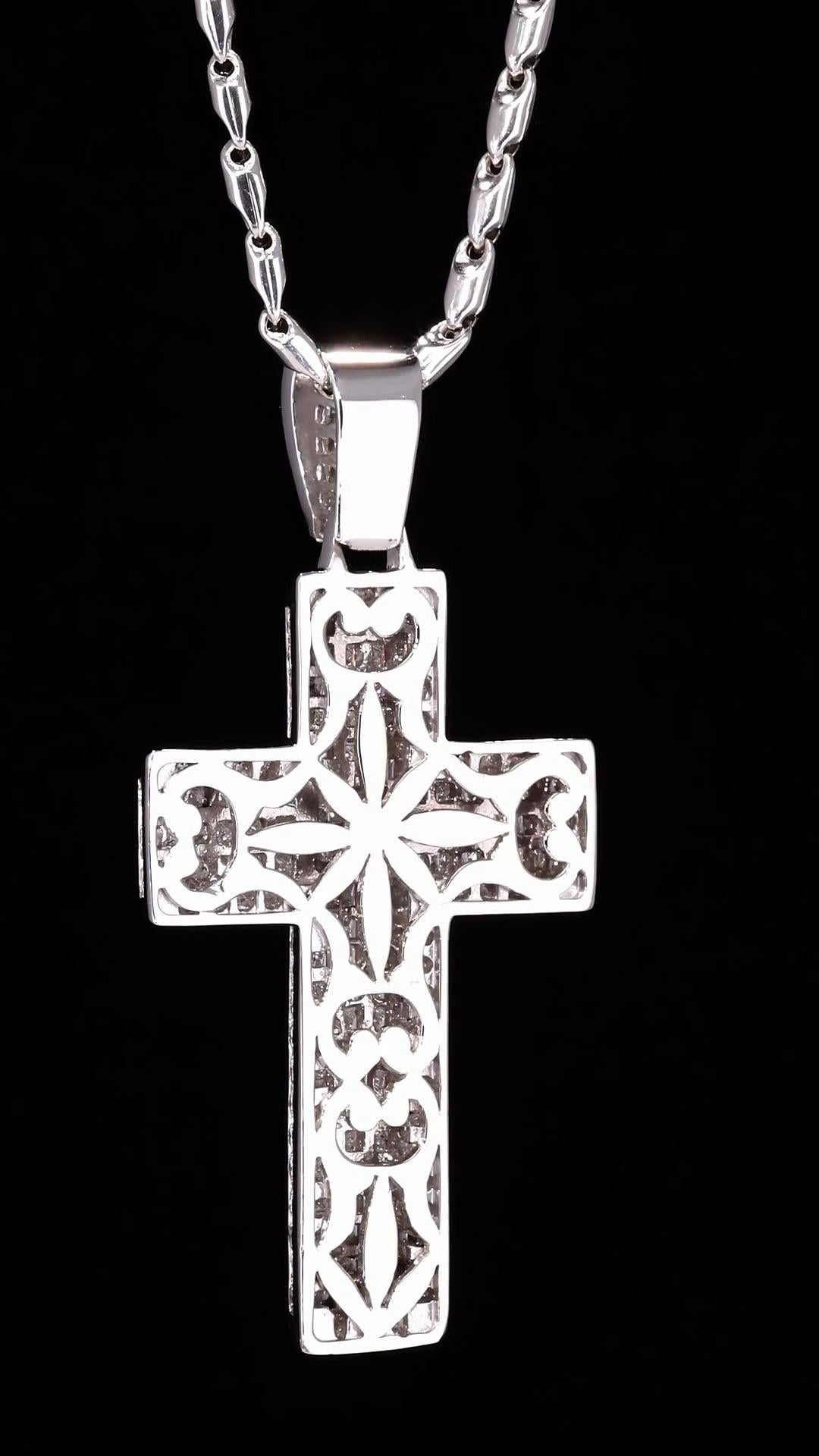 Collier croix en or blanc avec diamant naturel de 14,90 carats en vente 3