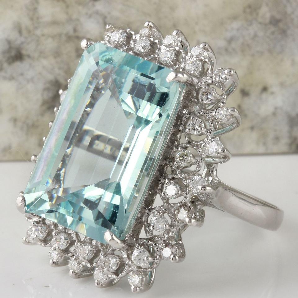 Emerald Cut 14.90 Carat Natural Aquamarine and Diamond 14 Karat Solid White Gold Ring For Sale