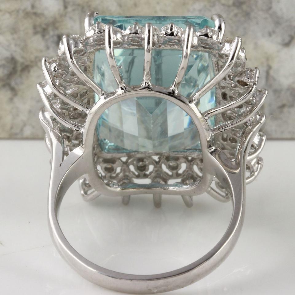 14.90 Carat Natural Aquamarine and Diamond 14 Karat Solid White Gold Ring In New Condition For Sale In Los Angeles, CA