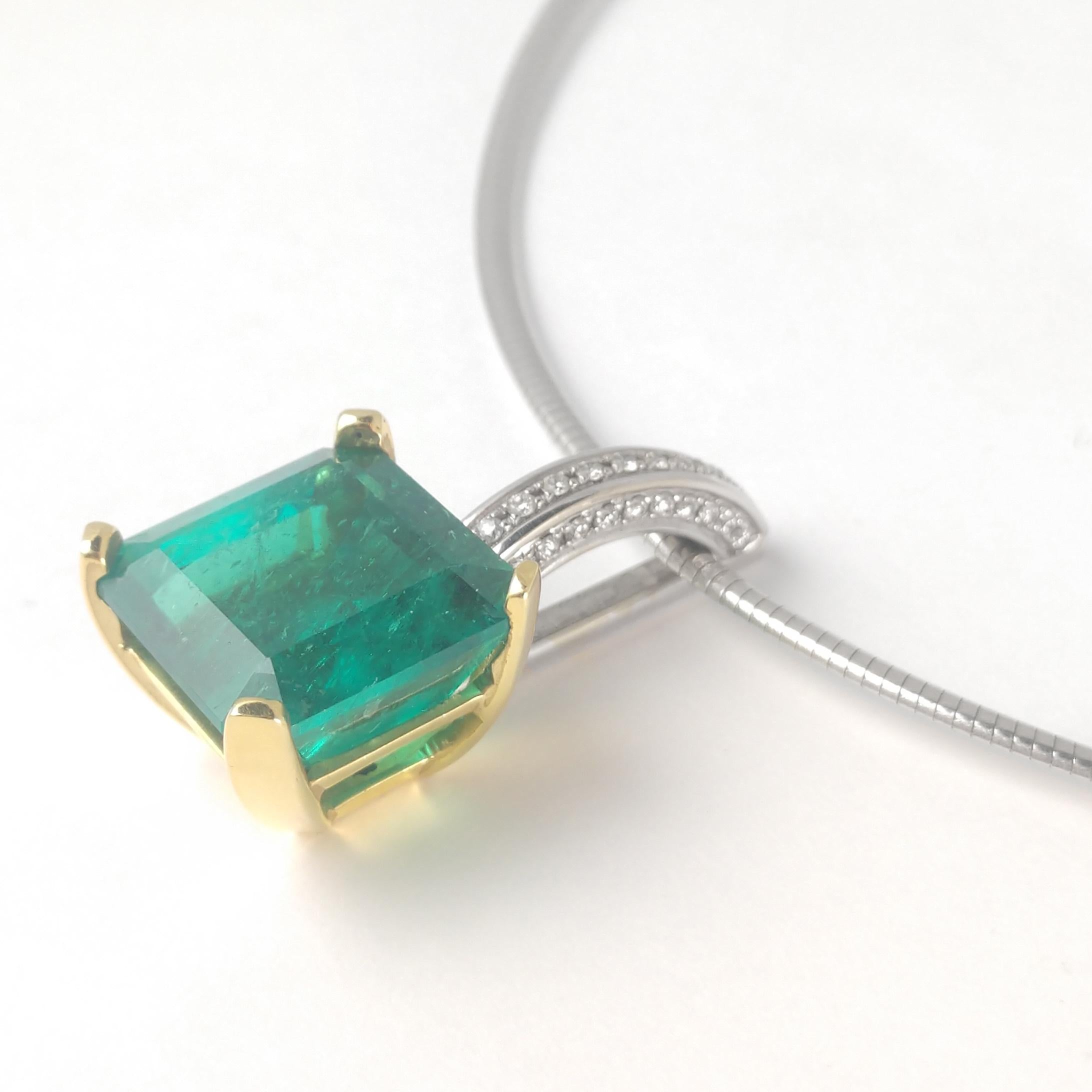 This rare 18k yellow and white gold necklace is featuring a 14.90ct rich Colombian-green colored square step-cut Emerald. The bold and beautiful gemstone is set into a custom-made heavy four-pronged yellow gold basket for an elevated classic look.