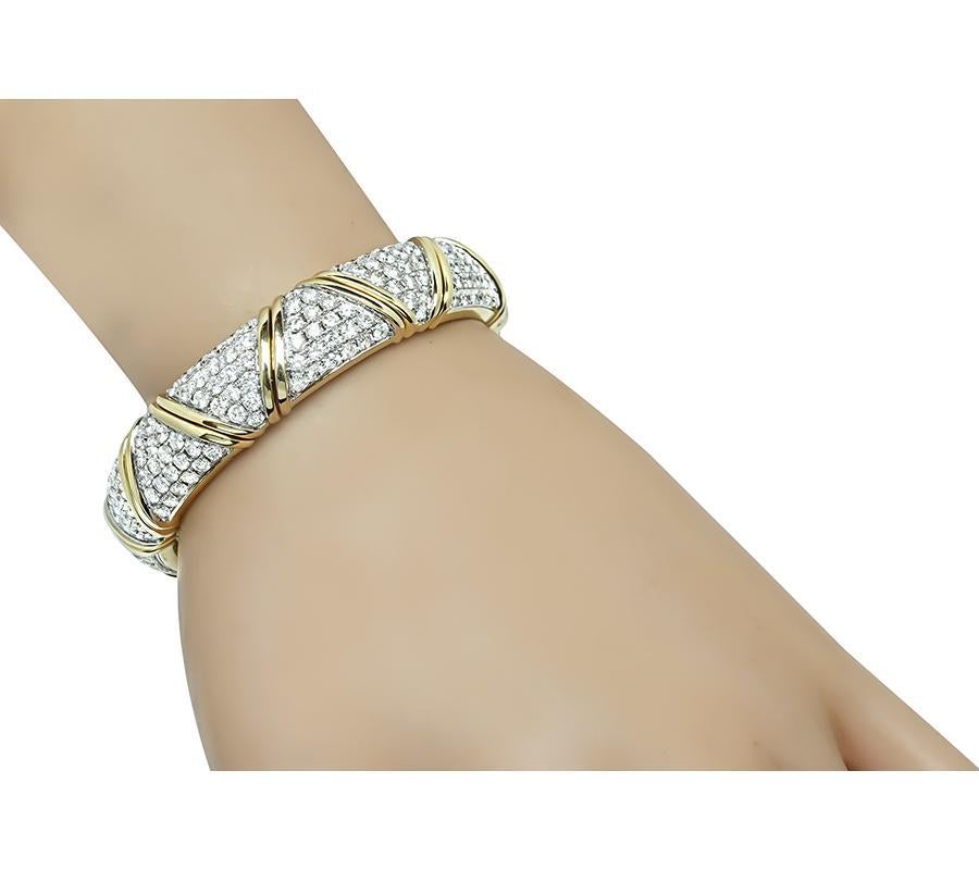 Voici un magnifique bracelet en or jaune et blanc 14k. Le bracelet est serti de diamants ronds étincelants pesant environ 14.93ct. La couleur des diamants est F-G et la pureté VS. Le bracelet mesure 12 mm de large et 7 pouces de long. Le bracelet