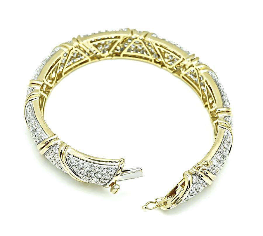 14.93ct Diamond Two Tone Gold Bangle (bracelet en or bicolore) Bon état - En vente à New York, NY