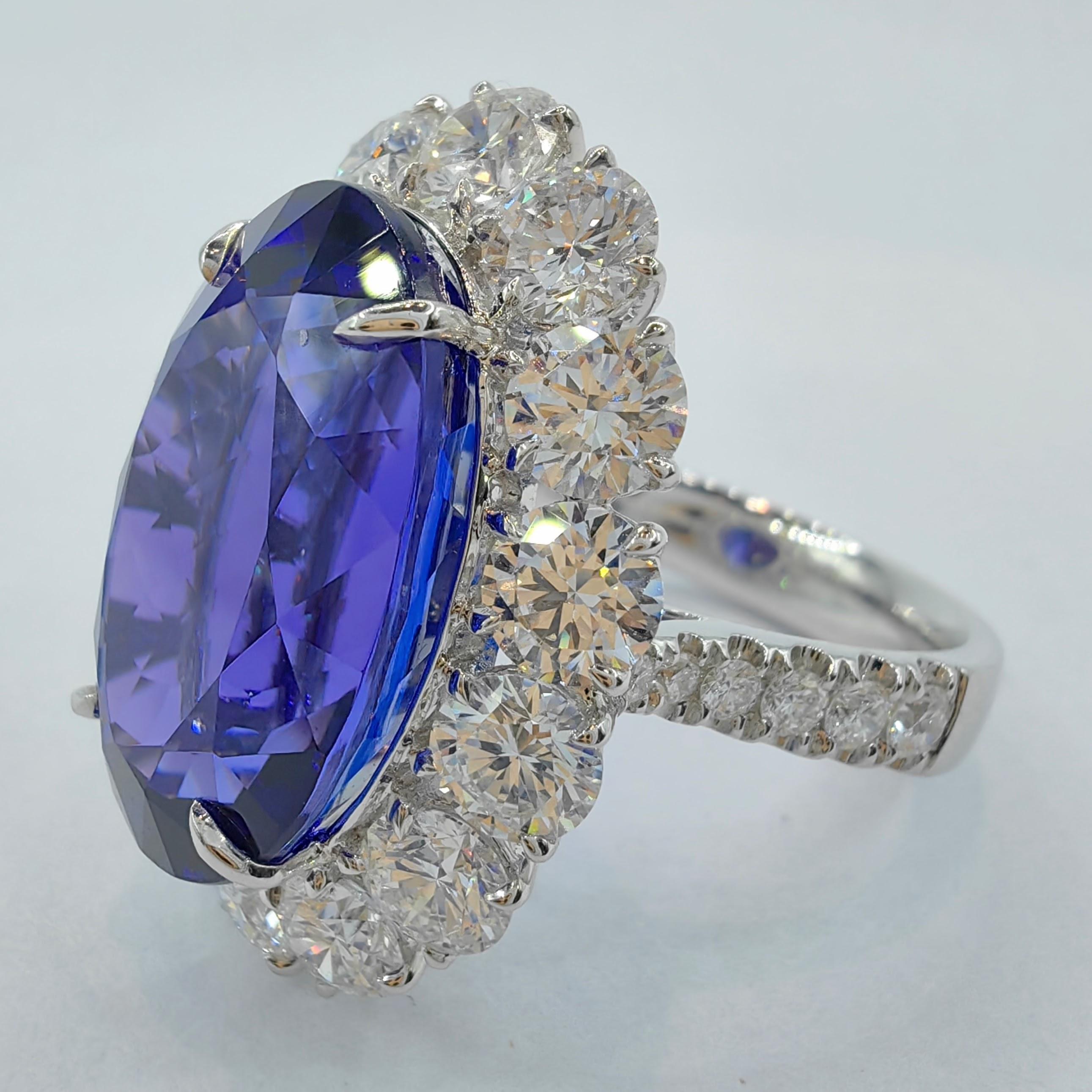 Moderne 14.93ct Tanzanite taille ovale 3.6ct Diamant GIA Halo or blanc 18K Bague de cocktail en vente