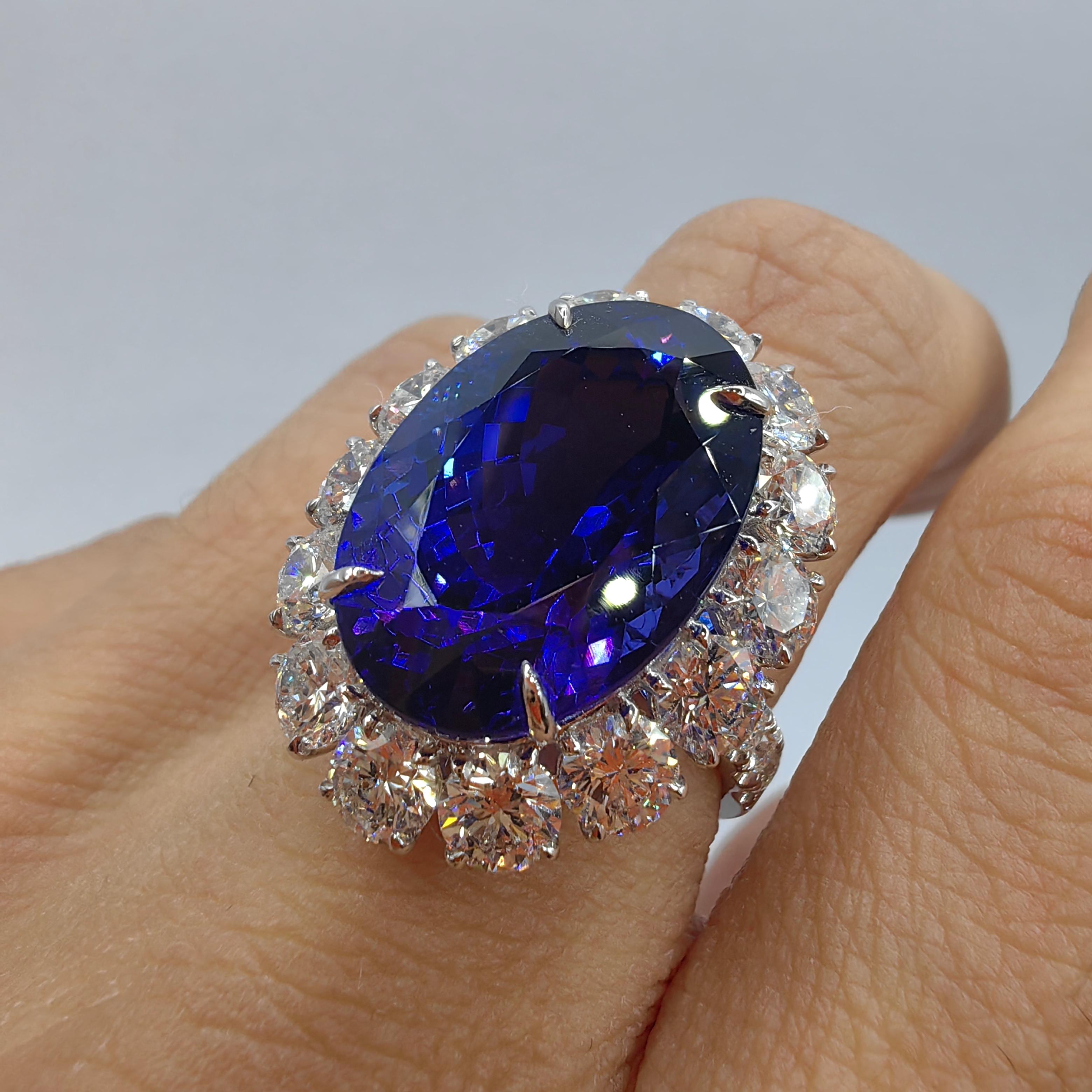 14.93ct Tanzanite taille ovale 3.6ct Diamant GIA Halo or blanc 18K Bague de cocktail en vente 1