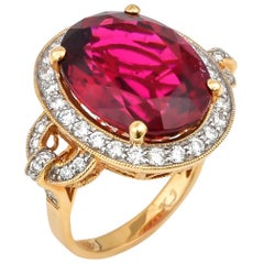 Sunita Nahata  Rubellite ovale 14,95ct. Anello fantasia in 18KYG con diamante.
