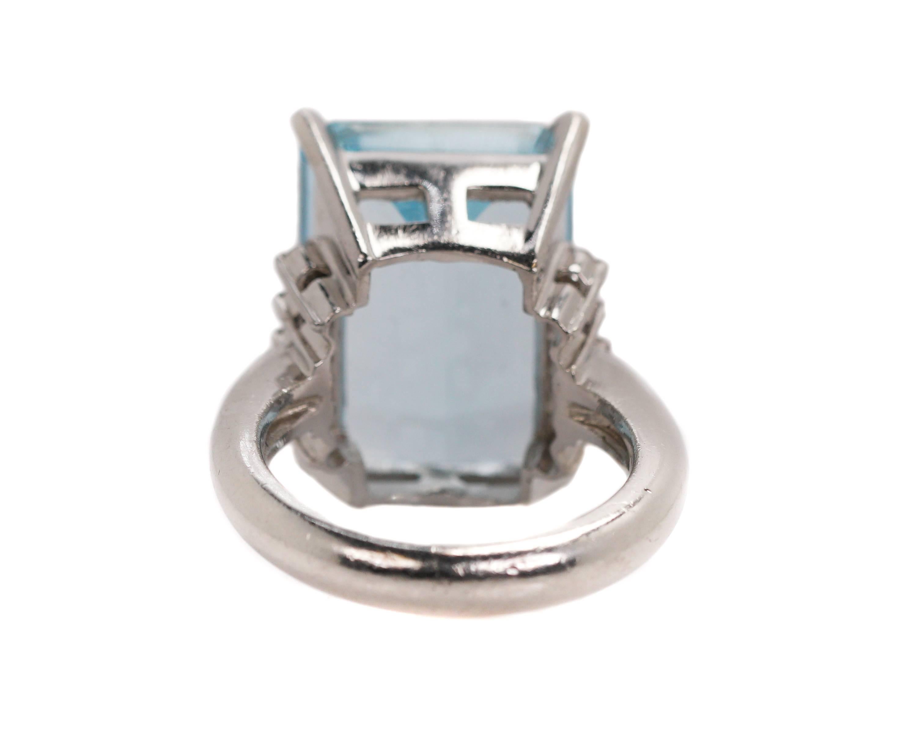 14.96 Carat Aquamarine and Diamond Platinum Ring In Good Condition In Atlanta, GA
