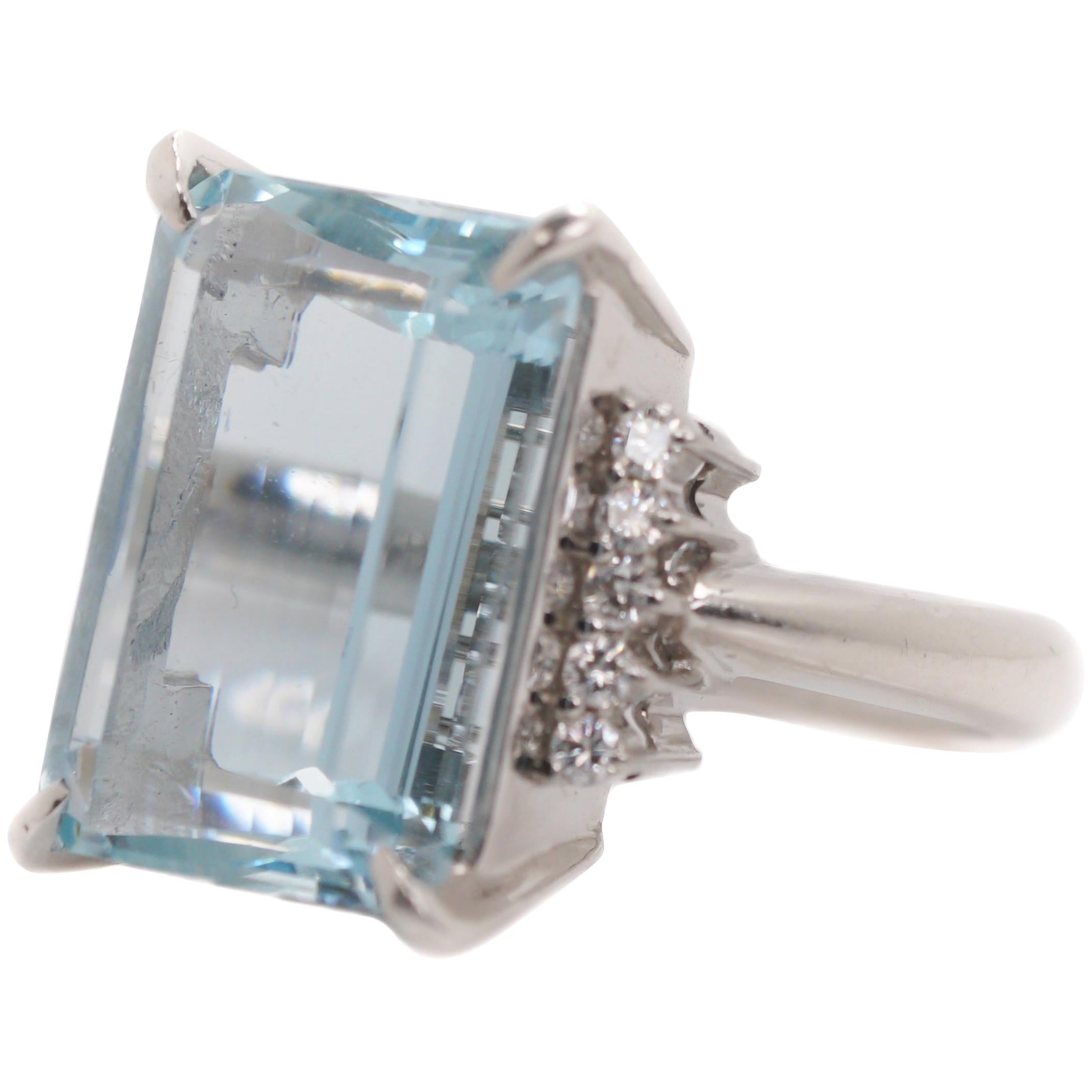 14.96 Carat Aquamarine and Diamond Platinum Ring