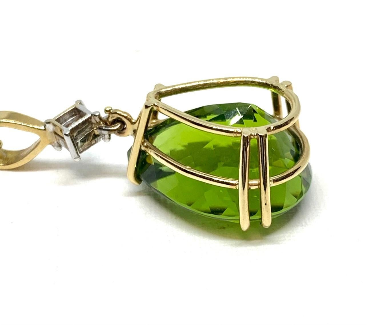 14.96 ct. Peridot & Diamond, 18k Yellow & White Gold, Teardrop Pendant Necklace In New Condition In Los Angeles, CA