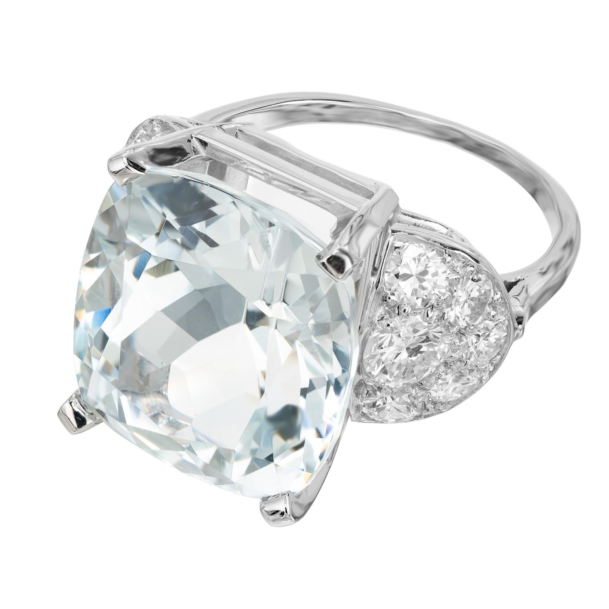 Taille coussin Bague de fiançailles en platine avec diamant bleu clair aigue-marine de 14,98 carats en vente