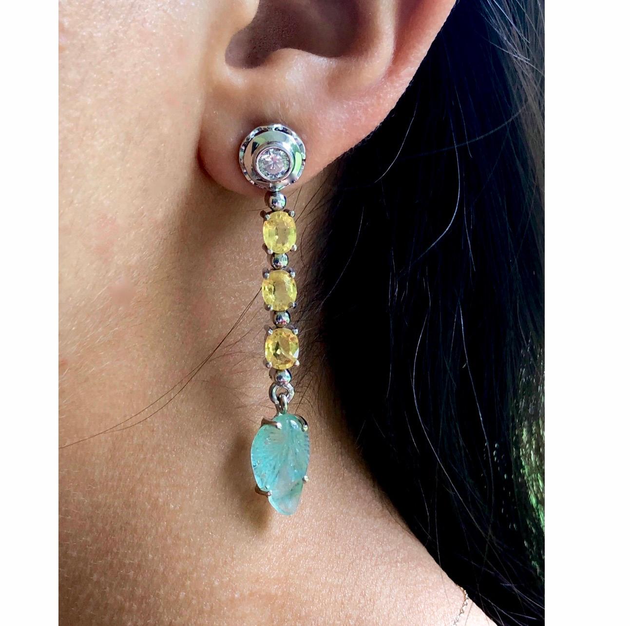 Oval Cut 14.98 Carats Sapphire Emerald and Diamond Drop 18 Karat Gold Earrings For Sale