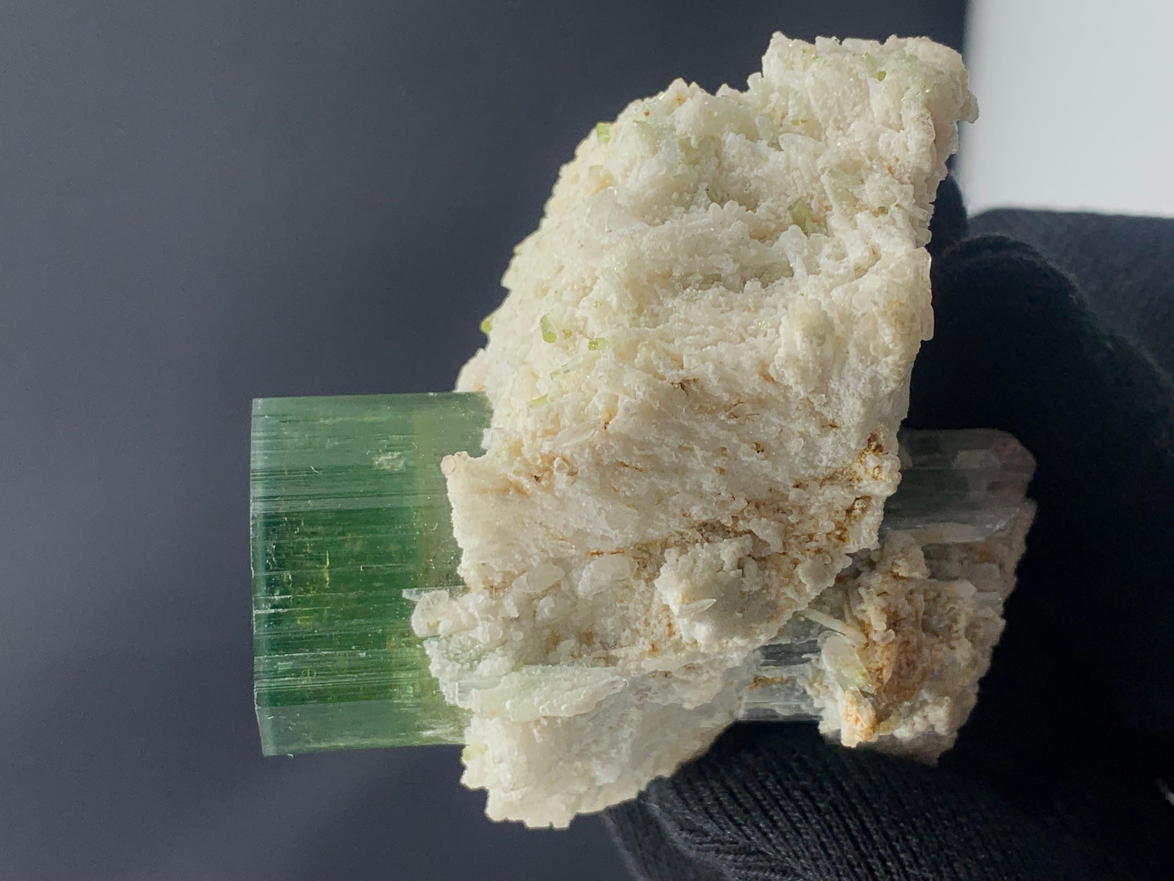 149.99 Gam Magnificent Green Tourmaline Specimen from Afghanistan In Good Condition For Sale In Peshawar, PK